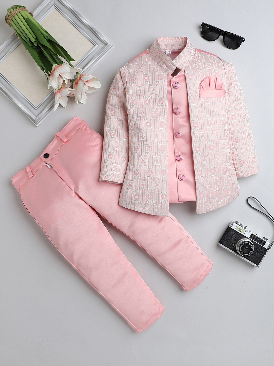 

FOURFOLDS Boys Self Design Single-Breasted Mandarin Collar Double Vent 2-Piece Suit, Pink