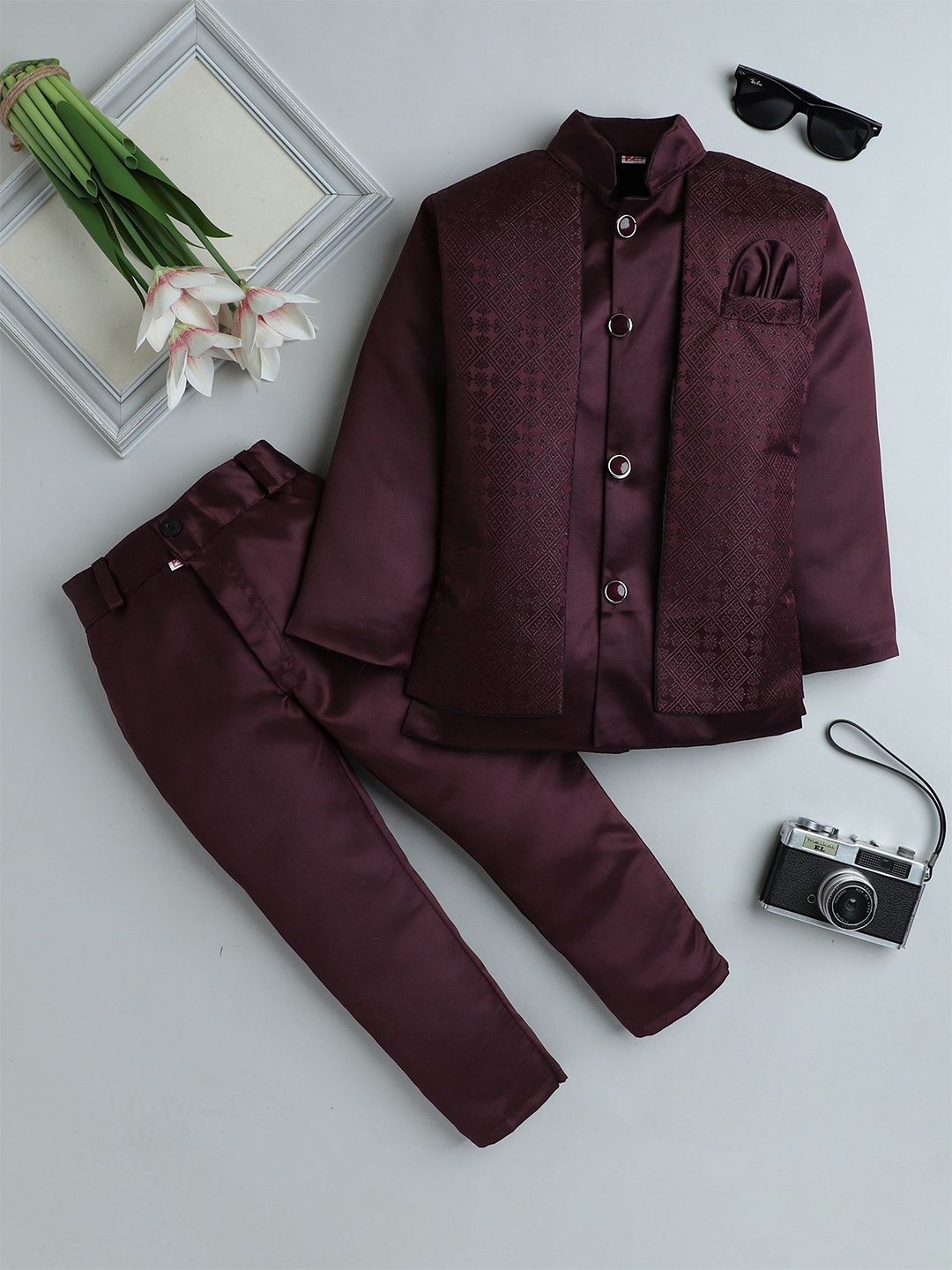 

FOURFOLDS Boys Self Design Single-Breasted Mandarin Collar Double Vent 2-Piece Suit, Purple