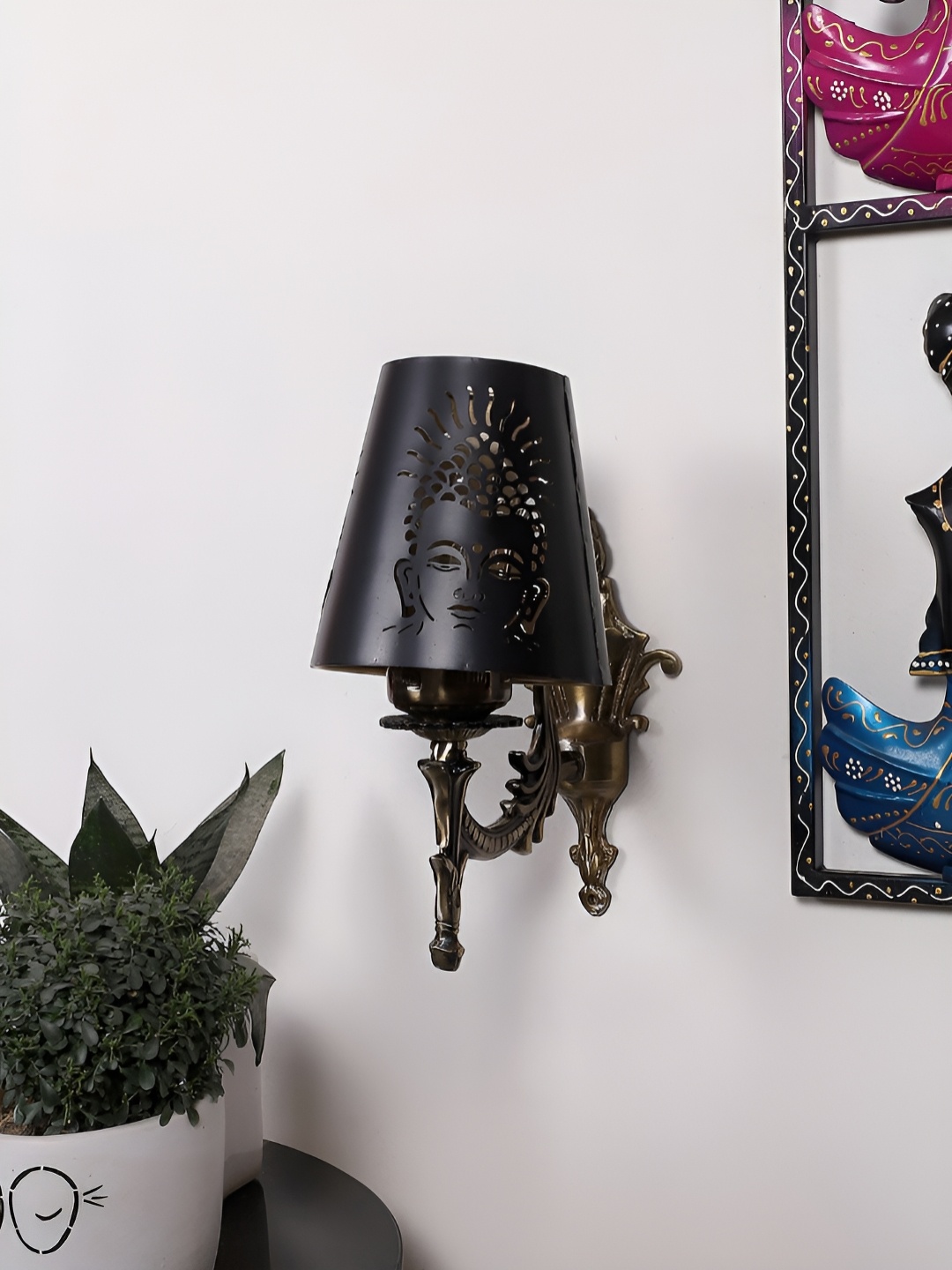 

Aura Gold-Toned & Black Textured Metal Traditional Frustum Shaped Wall Lamp