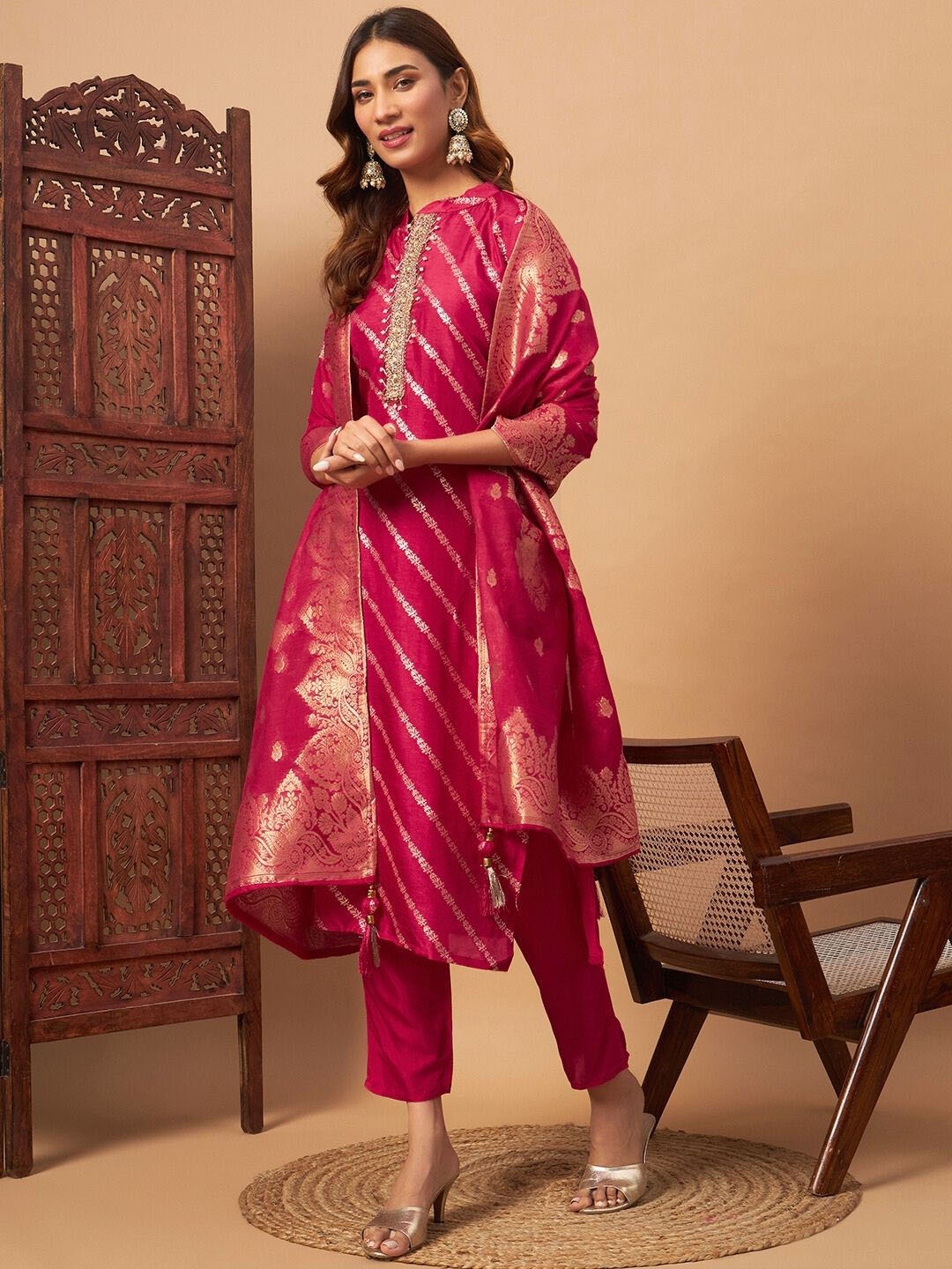 

Chhabra 555 Floral Printed Mandarin Collar Straight Kurta With Trousers & Dupatta, Magenta