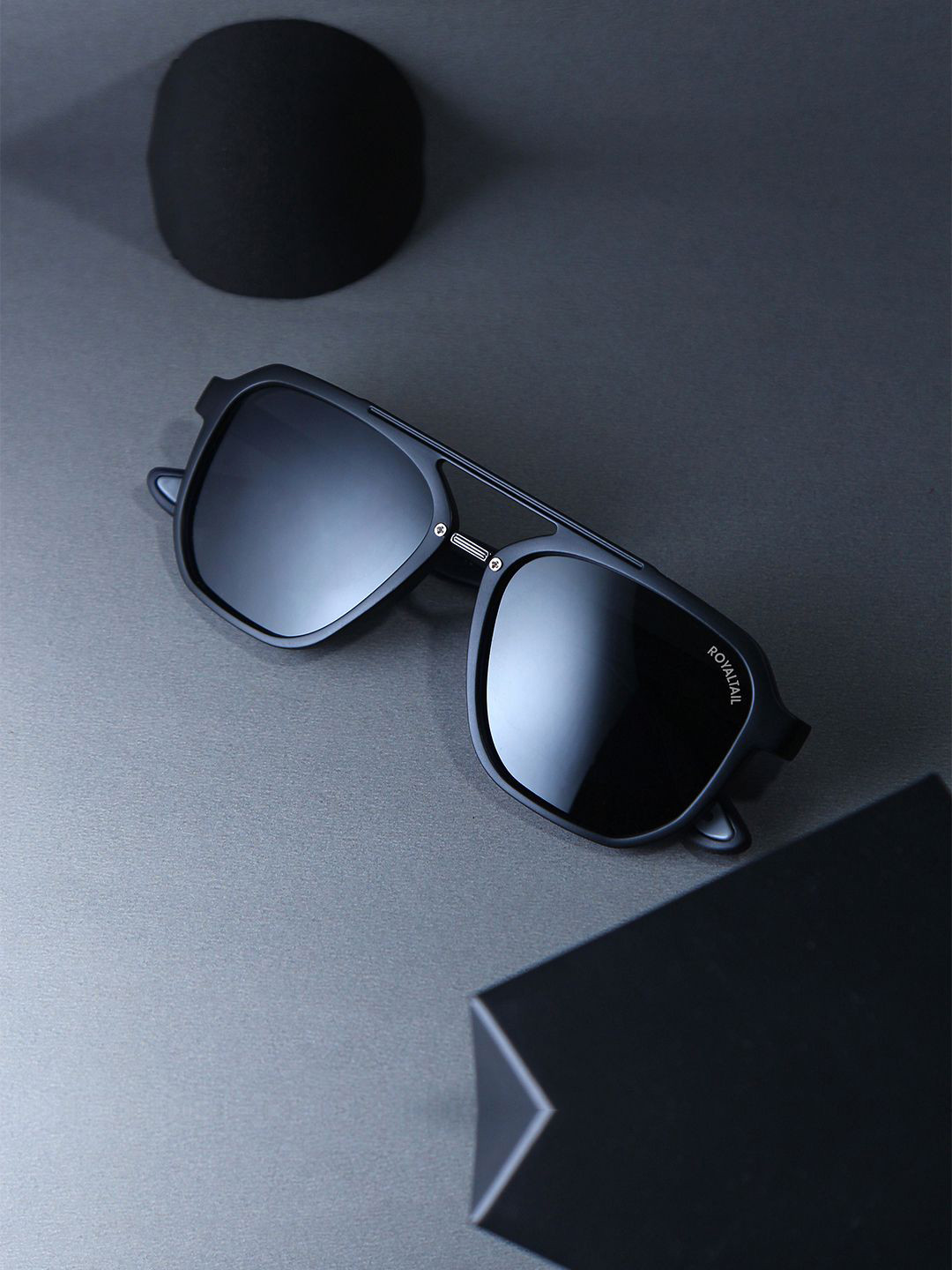 

ROYALTAIL Unisex Rectangle Sunglasses with Polarised Lens RT-SUNG-131, Black