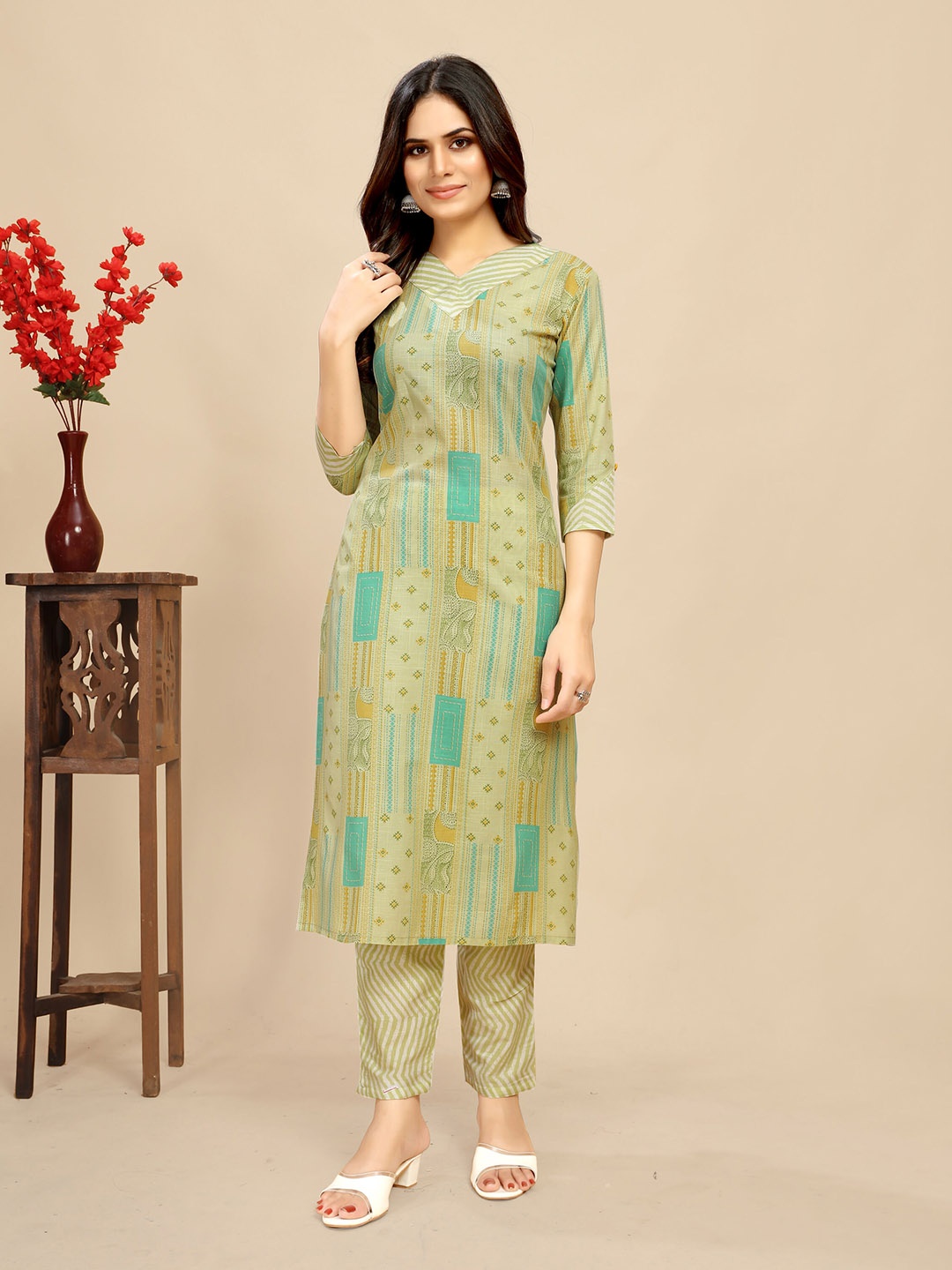 

VAAZI CREATOR Abstract printed V-Neck Pure Cotton Straight Kurta With Trouser, Green