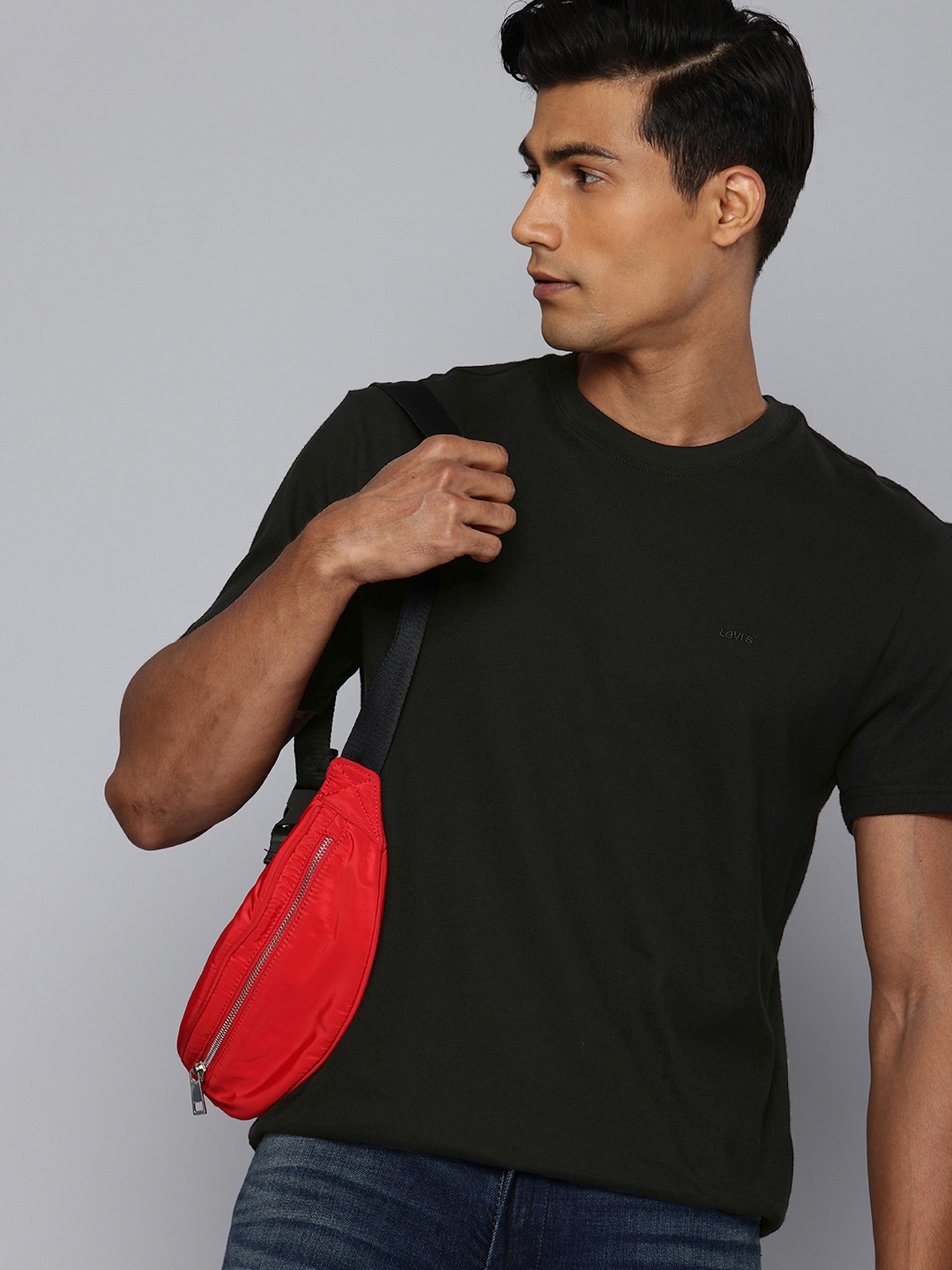 

Levis Pure Cotton Slim Fit T-shirt, Black