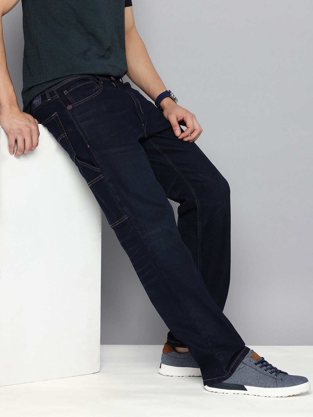 

Levis Men 555 Relaxed Straight Fit Light Fade Stretchable Jeans, Blue