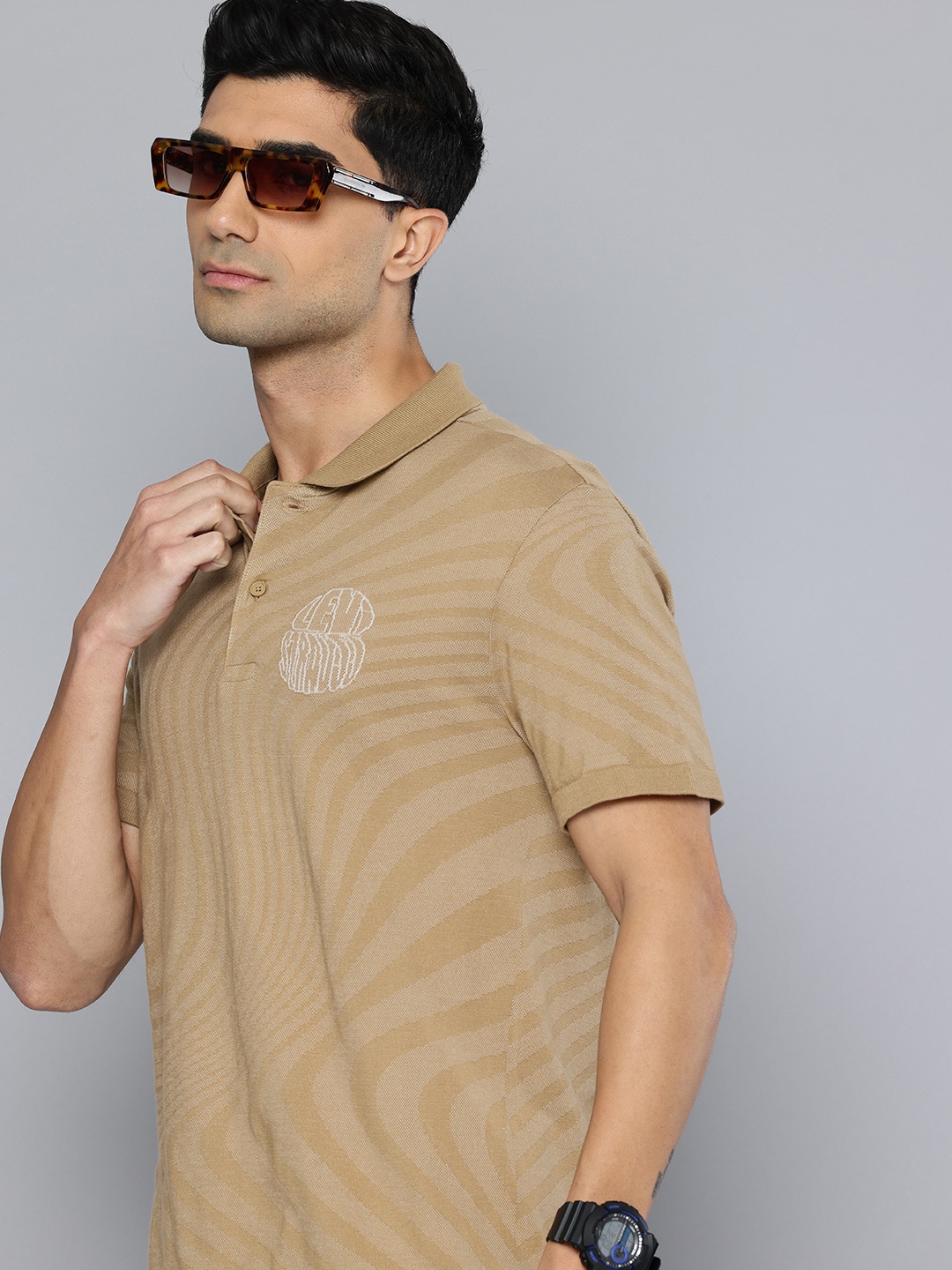 

Levis Abstract Self Design Polo Collar Slim Fit T-shirt, Brown