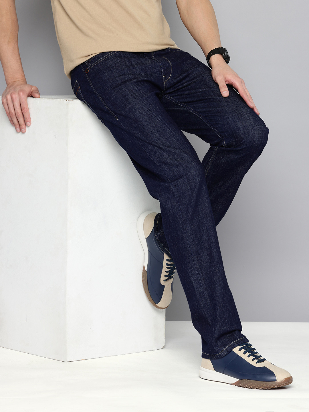 

Levis Men 513 Slim Straight Fit Light Fade Stretchable Jeans, Blue