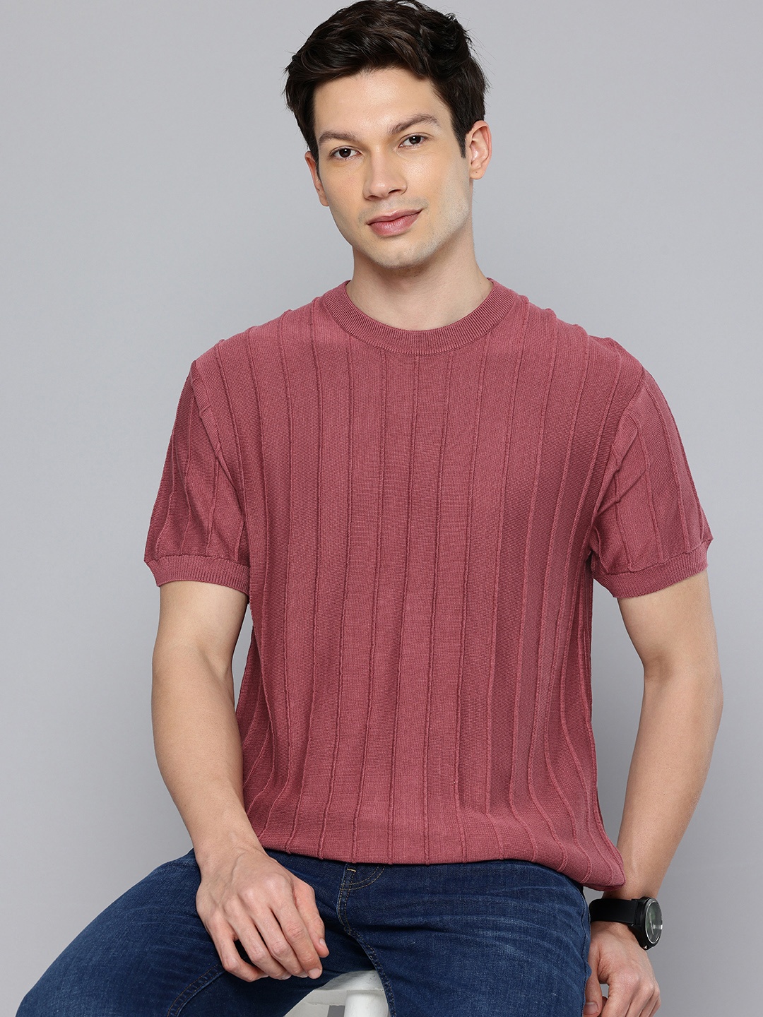 

Levis Pure Cotton Self Design Textured Slim Fit T-shirt, Pink