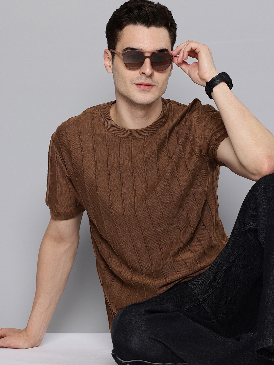 

Levis Pure Cotton Self Design Textured Slim Fit T-shirt, Brown