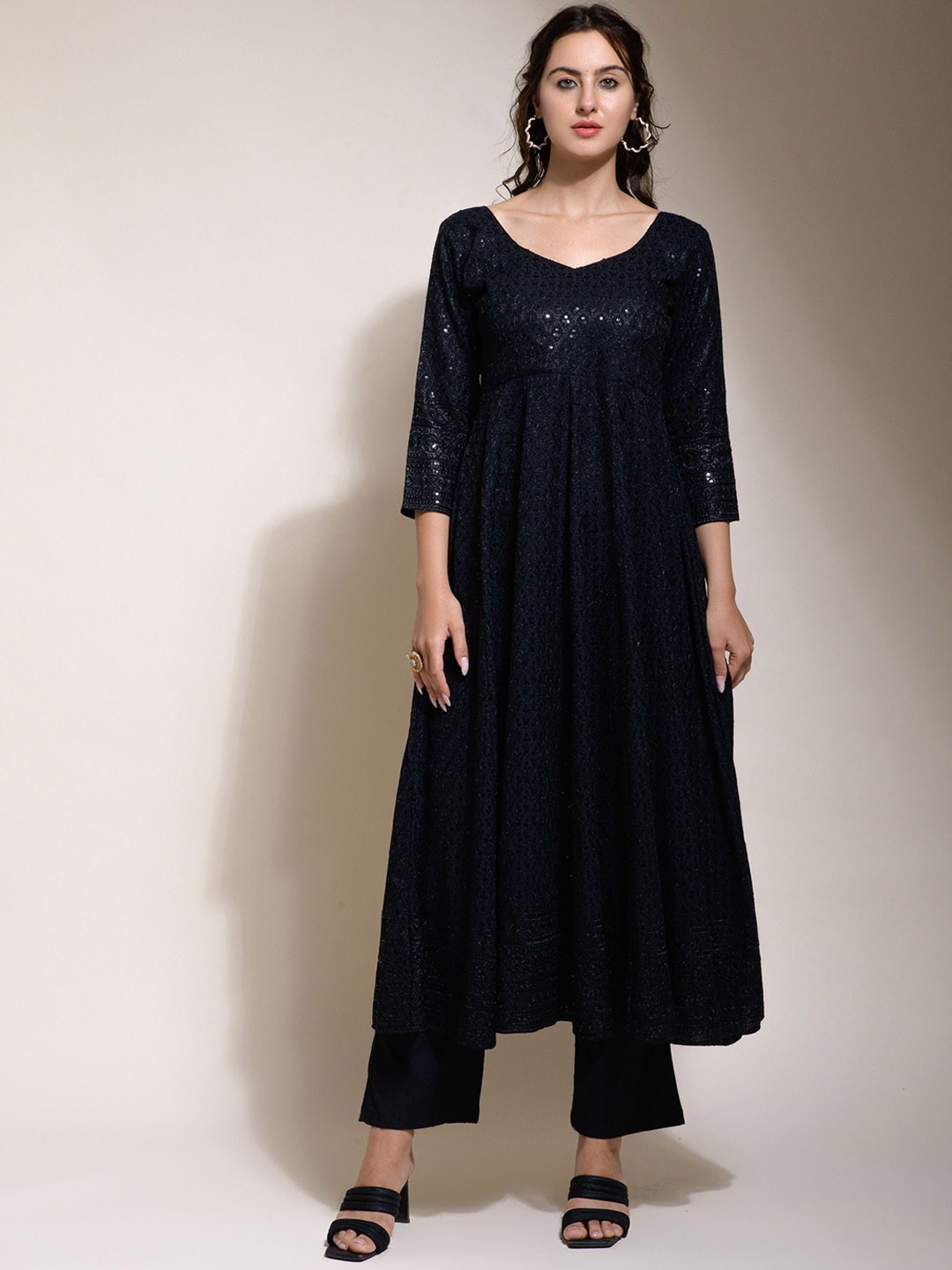 

SAZRIKA Floral Sequinned V-Neck Anarkali Kurta, Black