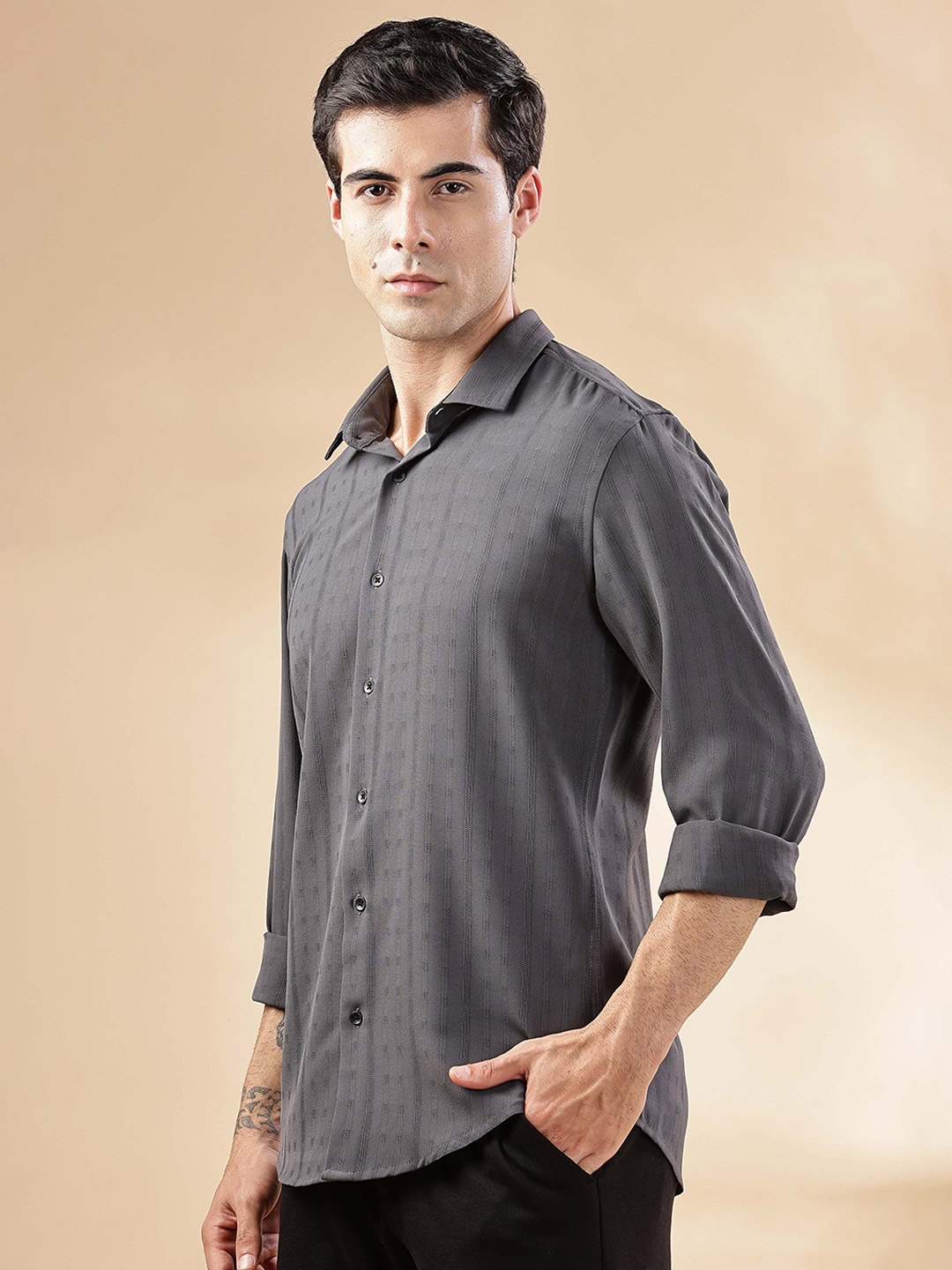 

HERE&NOW Men Slim Fit Cutaway Collar Textured Casual Shirt, Grey