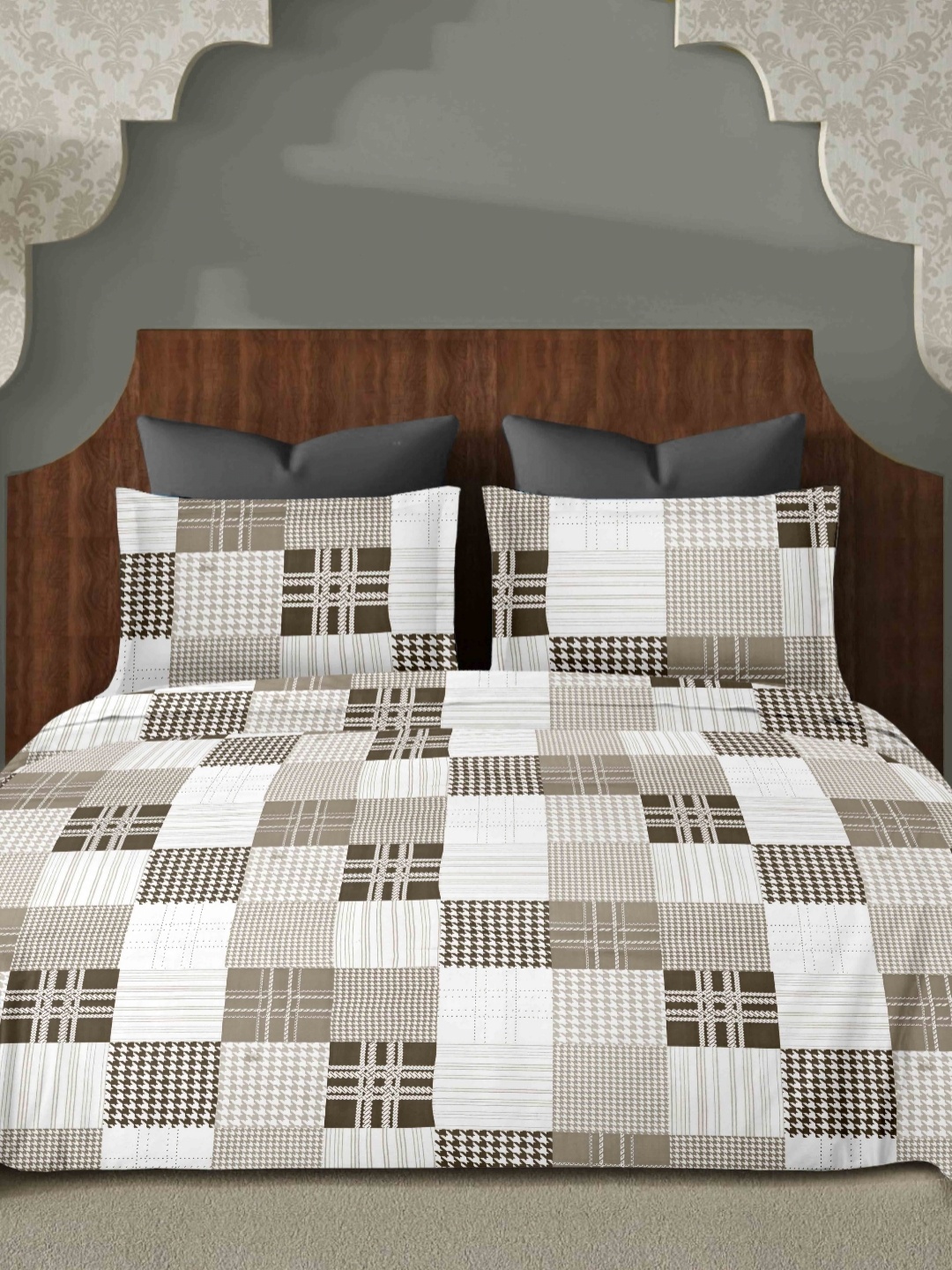 

Ariana Beige & Brown Geometric Printed 144 TC Cotton King Bedsheet Set 2.70 m x 2.70 m