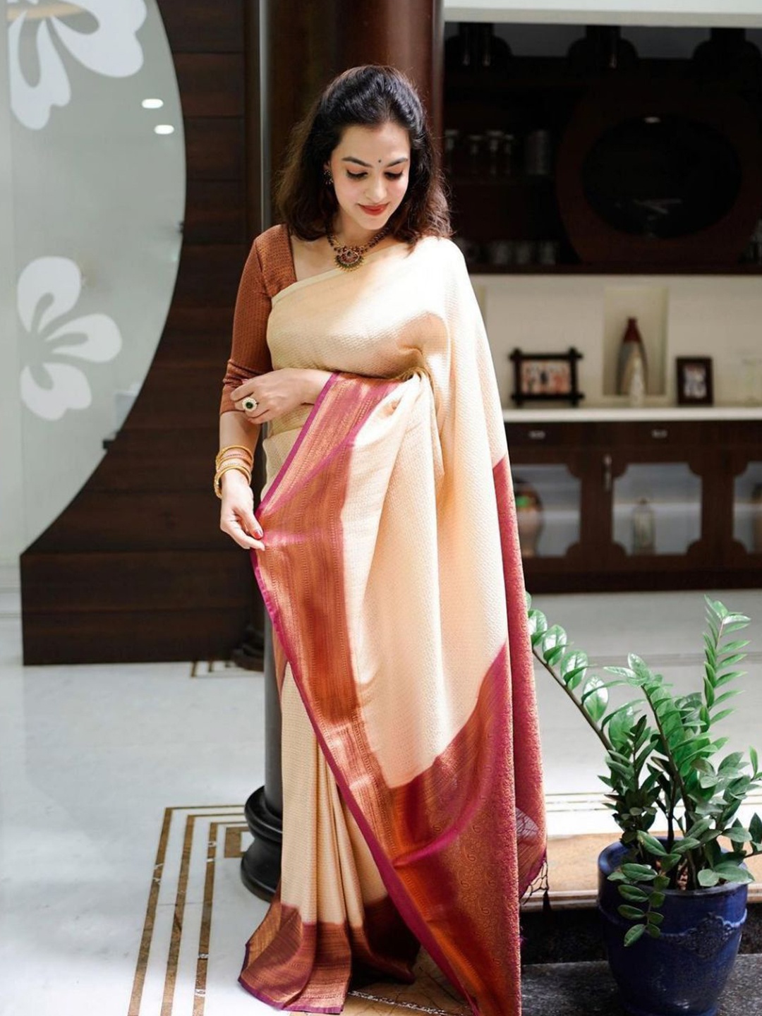 

Taslar Woven Design Zari Pure Silk Banarasi Saree, Cream