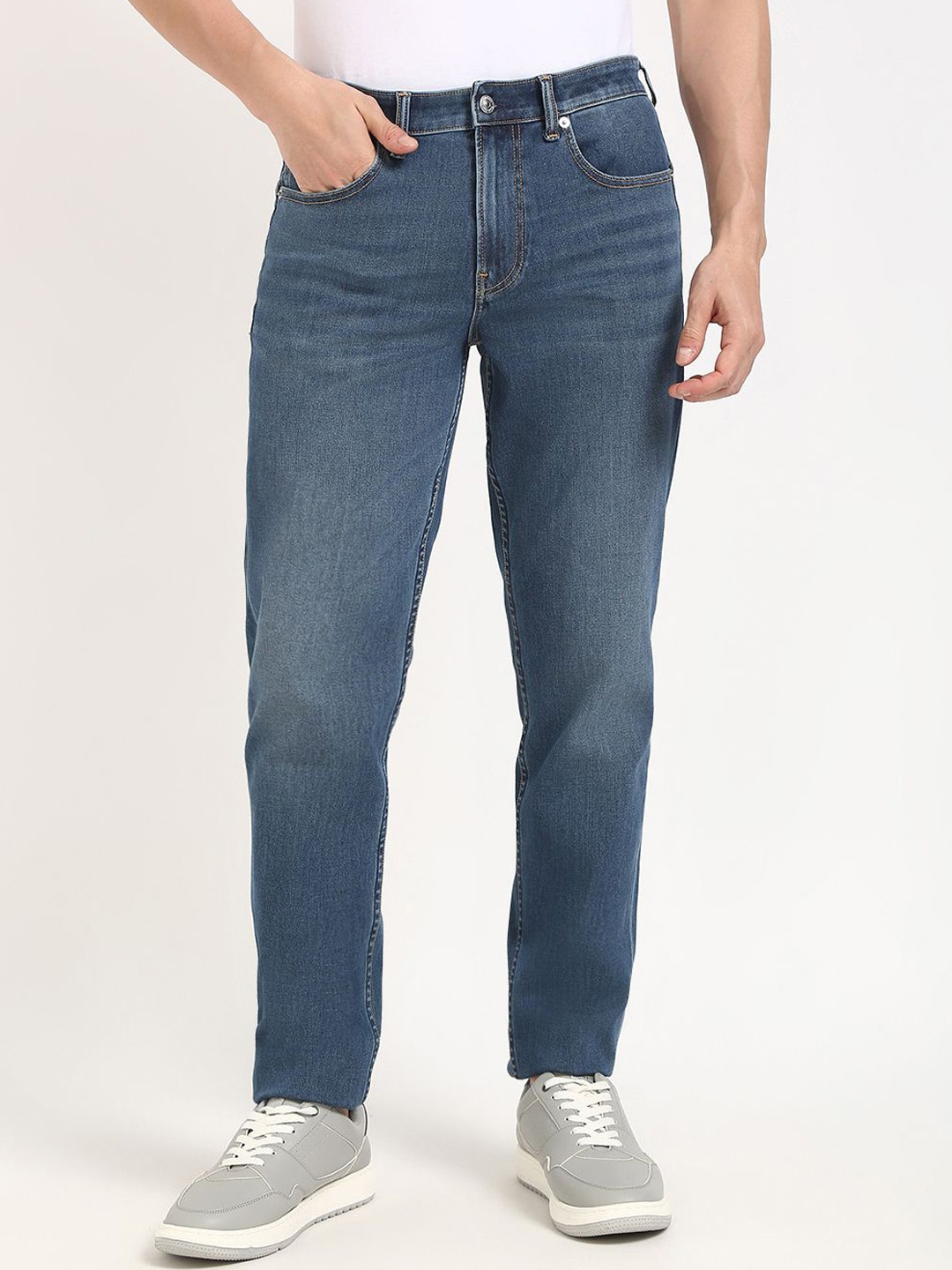 

Calvin Klein Jeans Men Tapered Fit Stretchable Mid-Rise Jeans, Blue