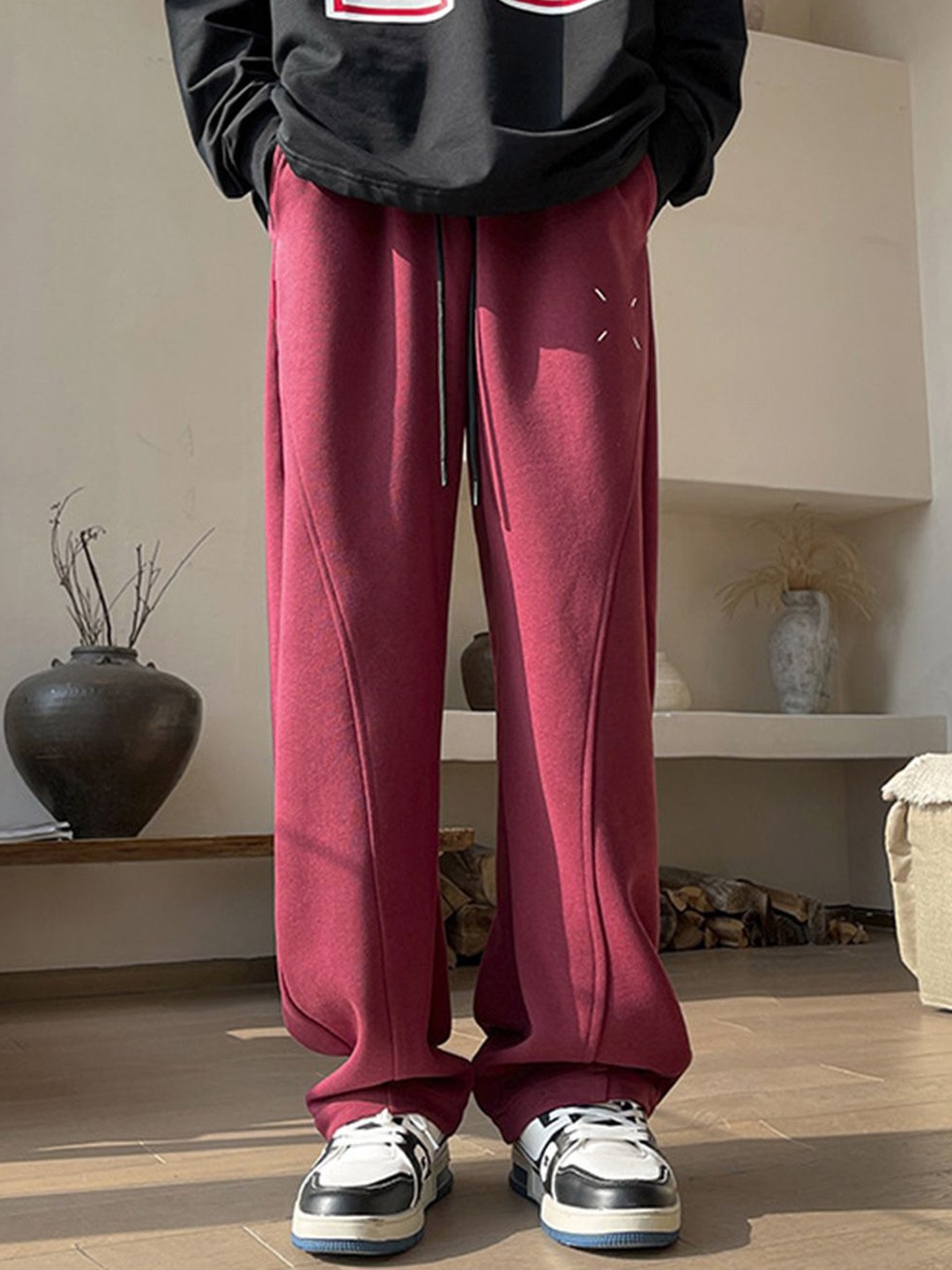 

StyleCast Men Loose Fit Piping Design Mid Rise Relaxed Fit Track Pant, Maroon