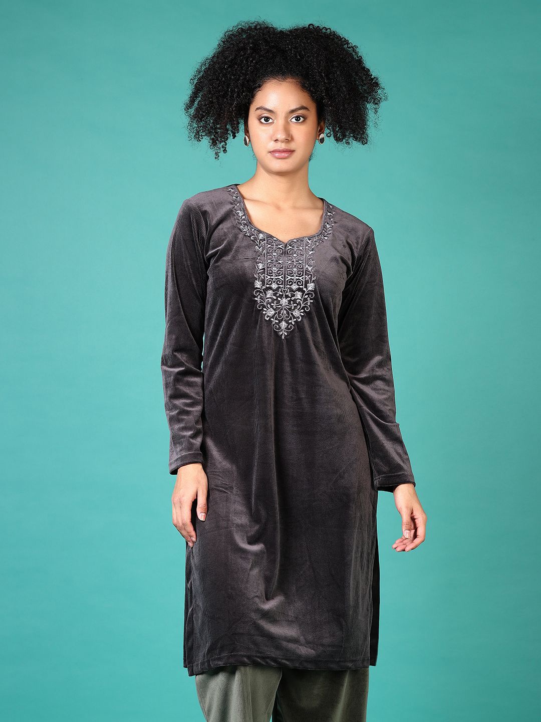 

V-Mart Thread Work Sweetheart Neck Velvet Straight Kurta, Grey