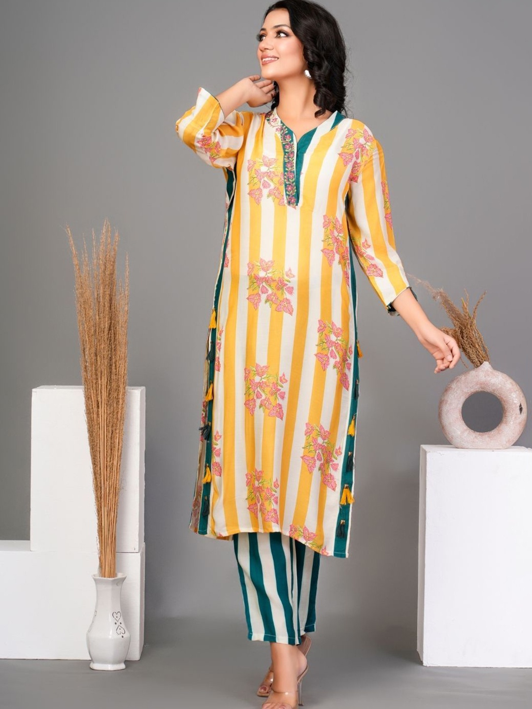 

Kaftanize Women Floral Printed Regular Cotton Silk Kurta with Trousers, Cream