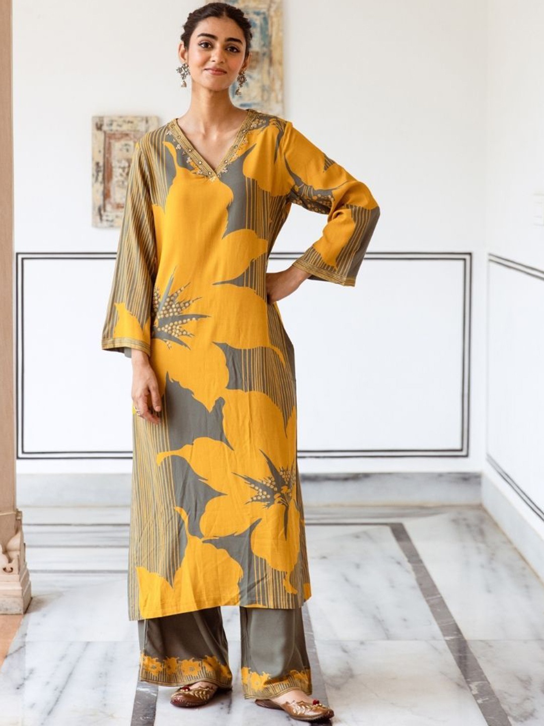 

Kaftanize Women Floral Printed Regular Kurta with Palazzos, Yellow