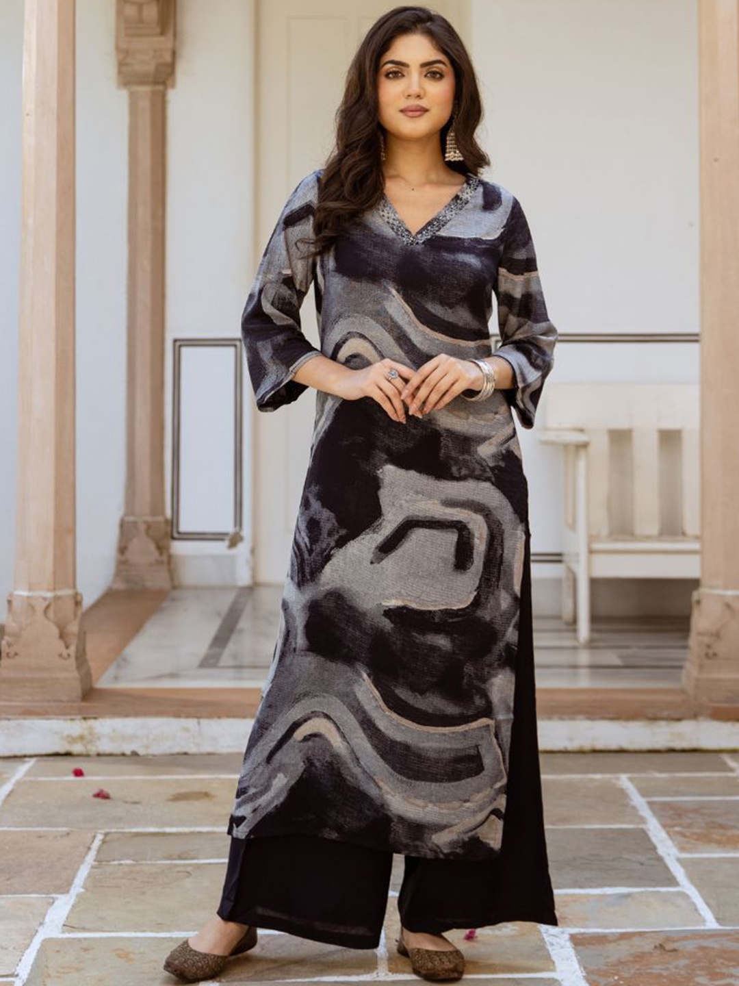 

Kaftanize Abstract Printed Sequinned Straight Kurta with Palazzos, Navy blue