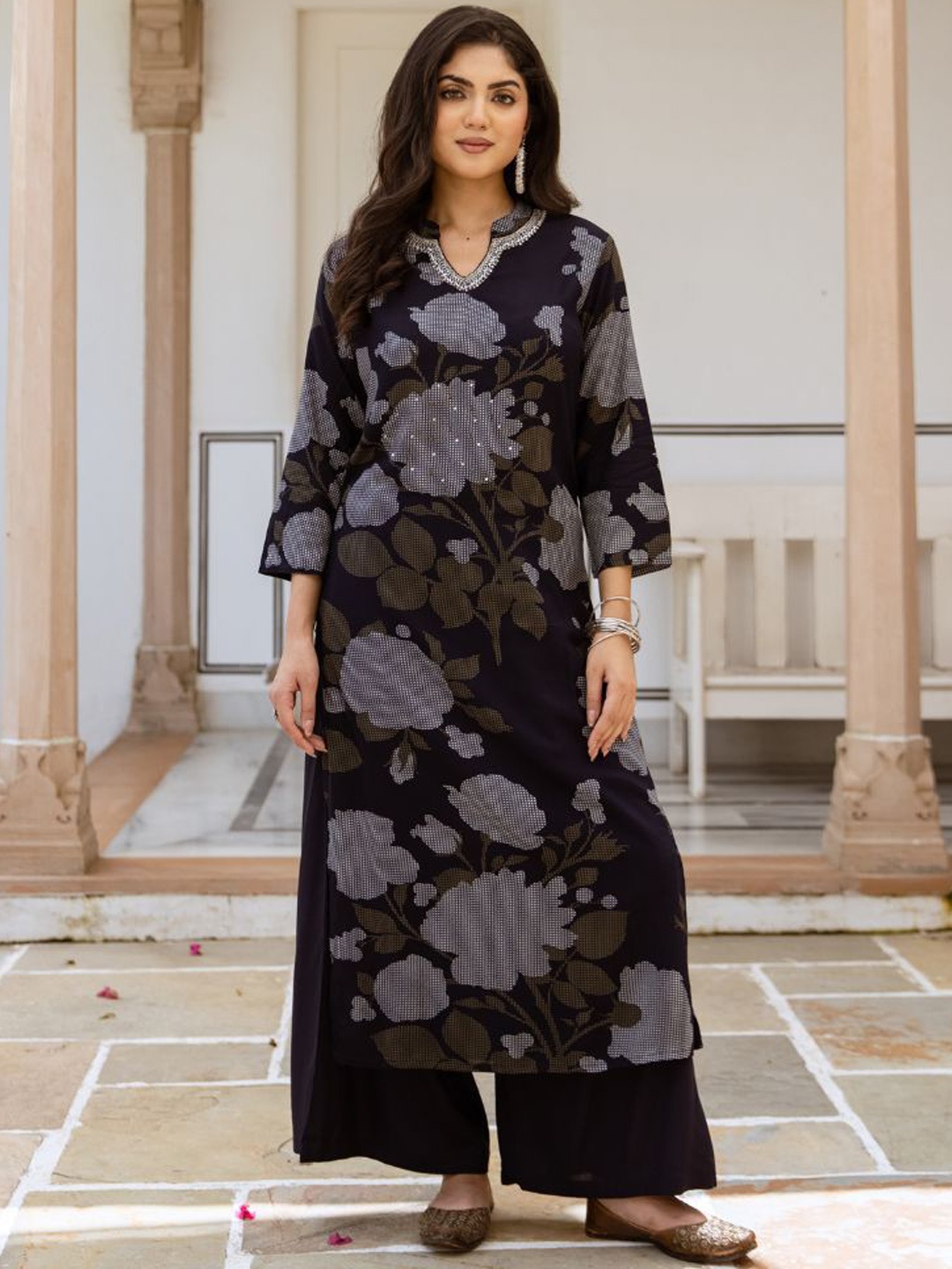 

Kaftanize Floral Printed Straight Kurta with Palazzos, Navy blue