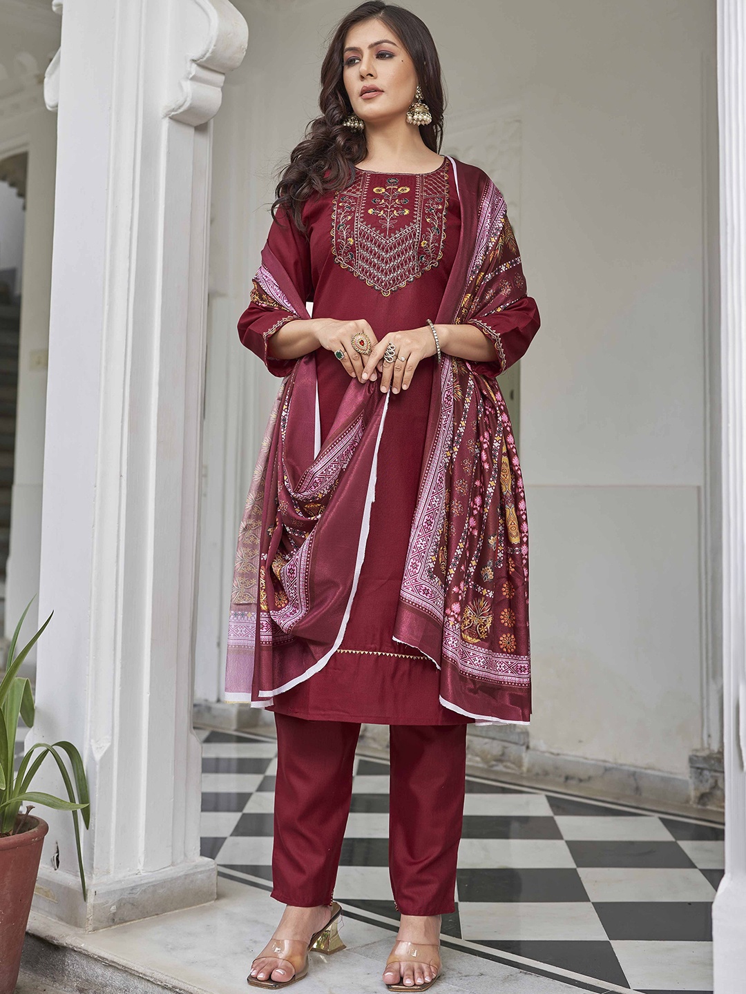 

VAAZI CREATOR Embroidered Round Neck Straight Kurta With Trouser & Dupatta, Maroon