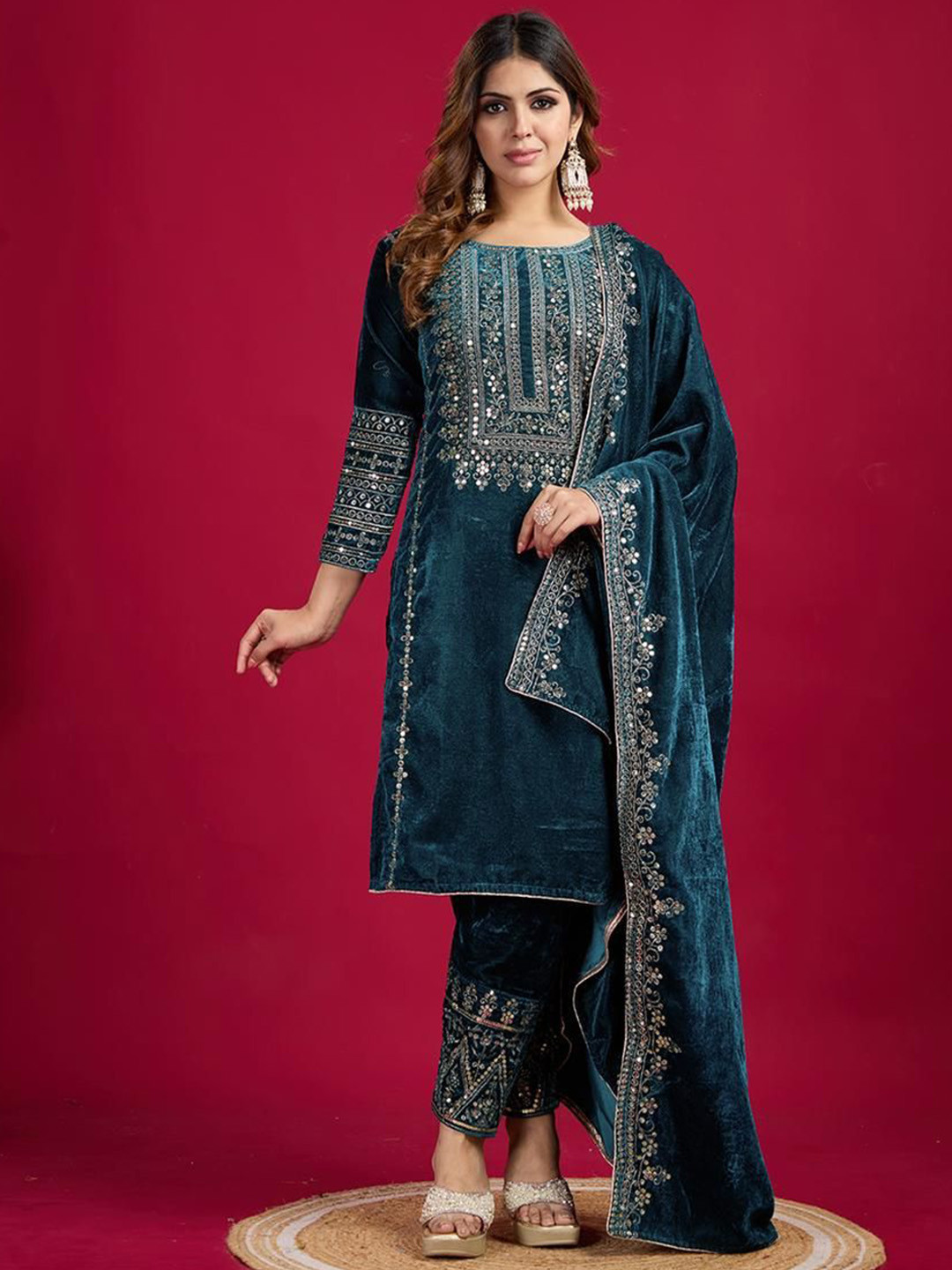 

HARI FASHION Floral Embroidered Sequinned Velvet Kurti With Trousers And Dupatta, Green