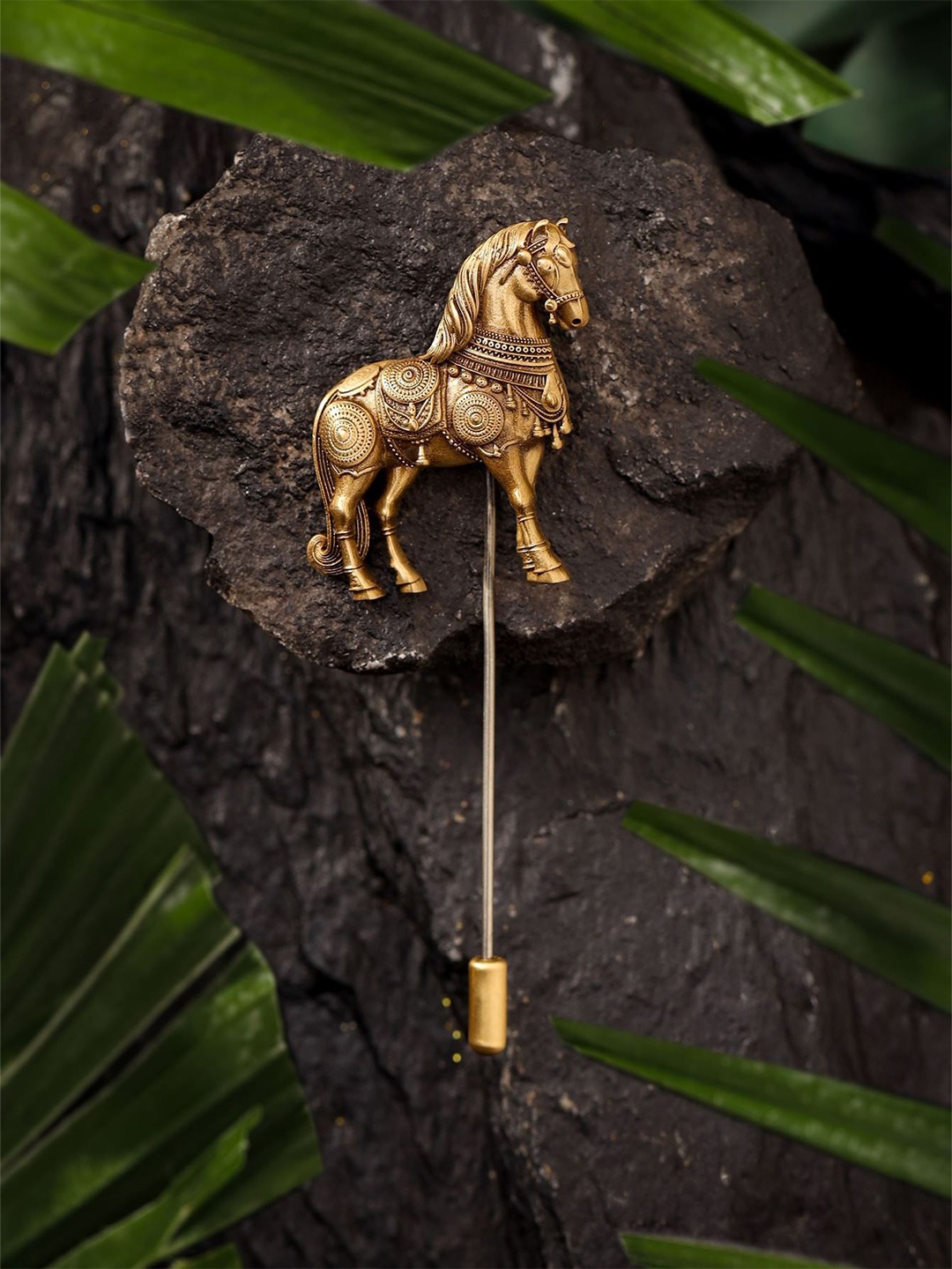 

COSA NOSTRAA Men Noble Steed Lapel Pin Brooch, Metallic