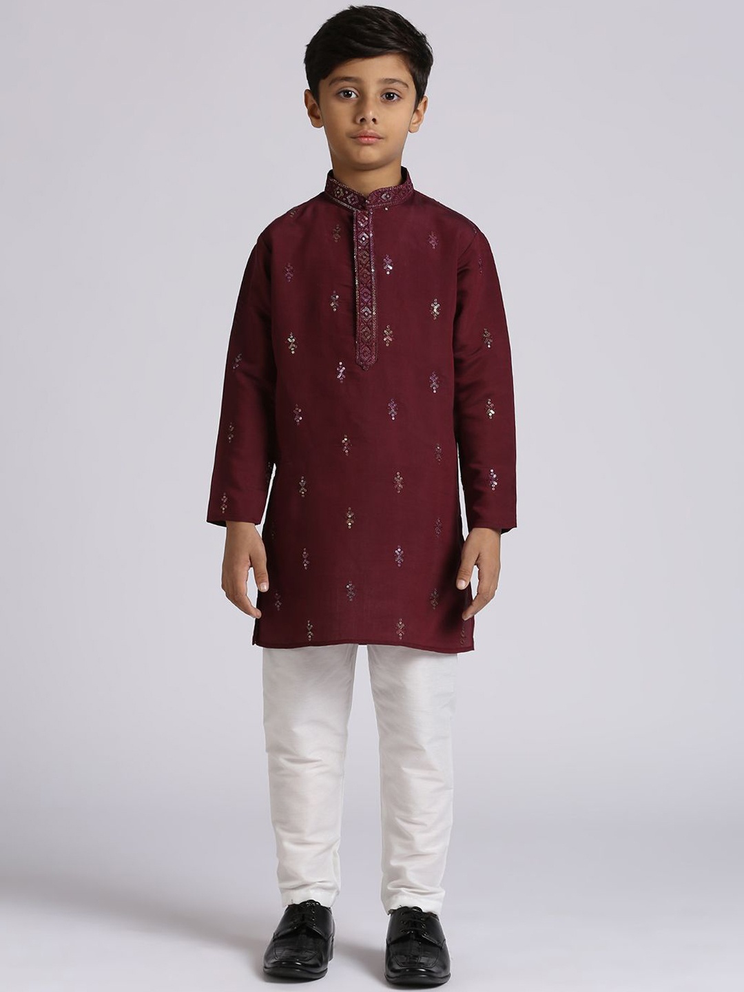 

YK Boys Ethnic Motifs Embroidered Sequinned Mandarin Collar Kurta With Pyjamas, Burgundy