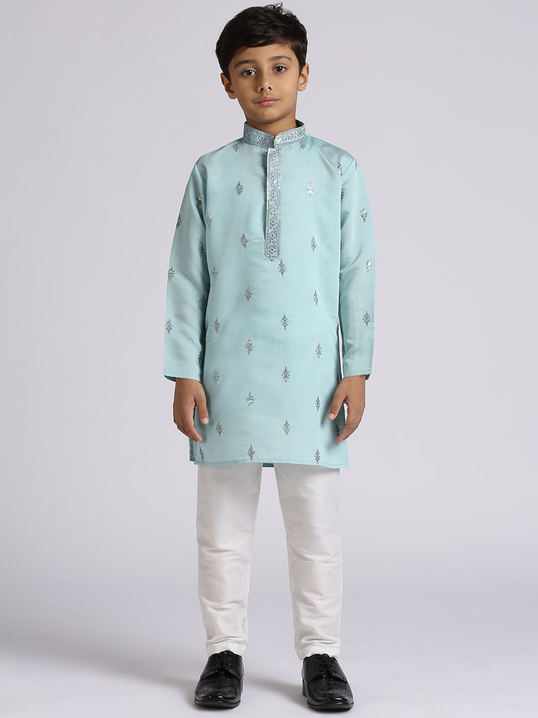 

YK Boys Ethnic Motifs Embroidered Sequinned Mandarin Collar Kurta With Pyjamas, Teal