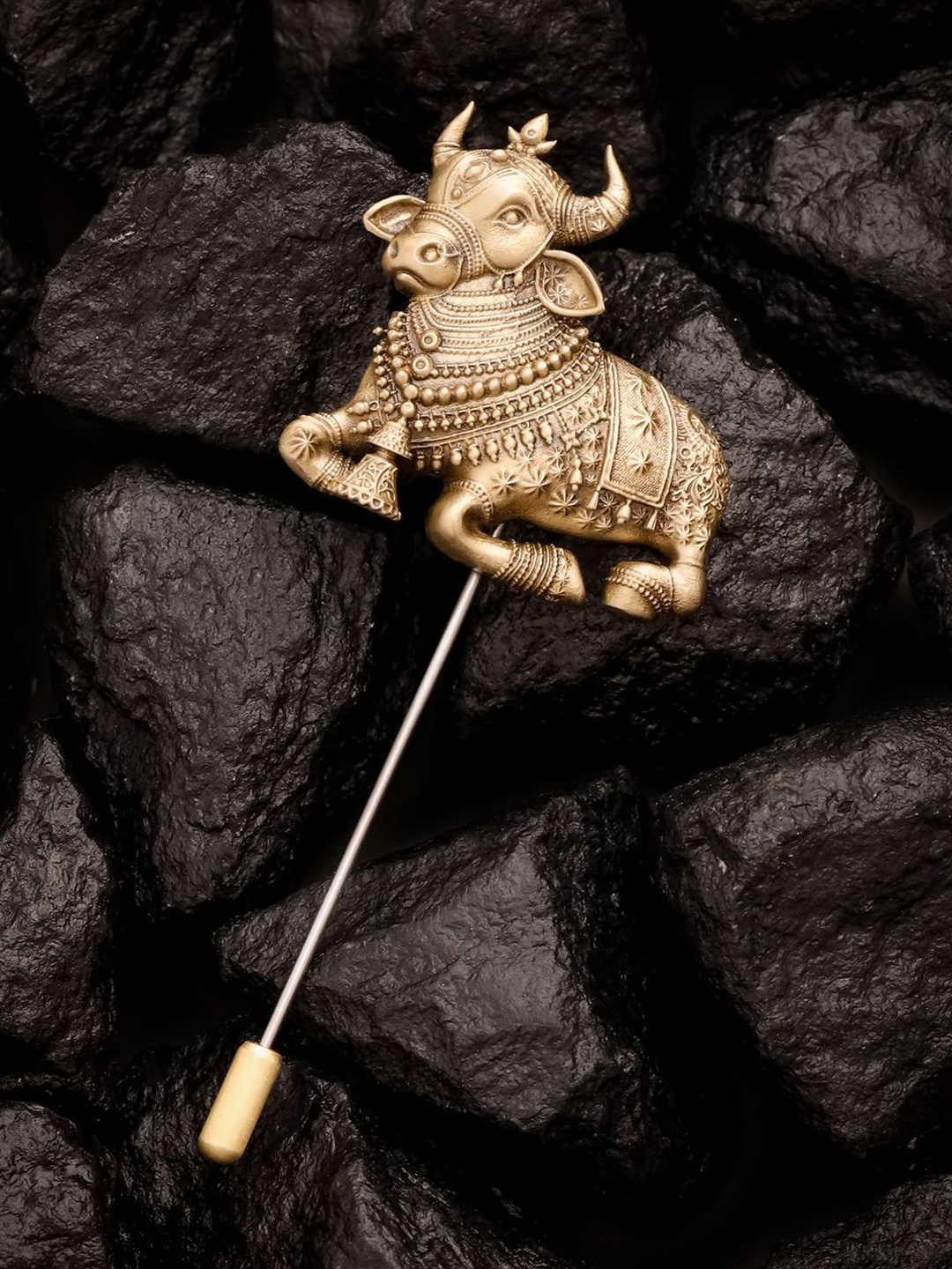 

COSA NOSTRAA Men Gold Toned Nandi Oath Lapel Pin