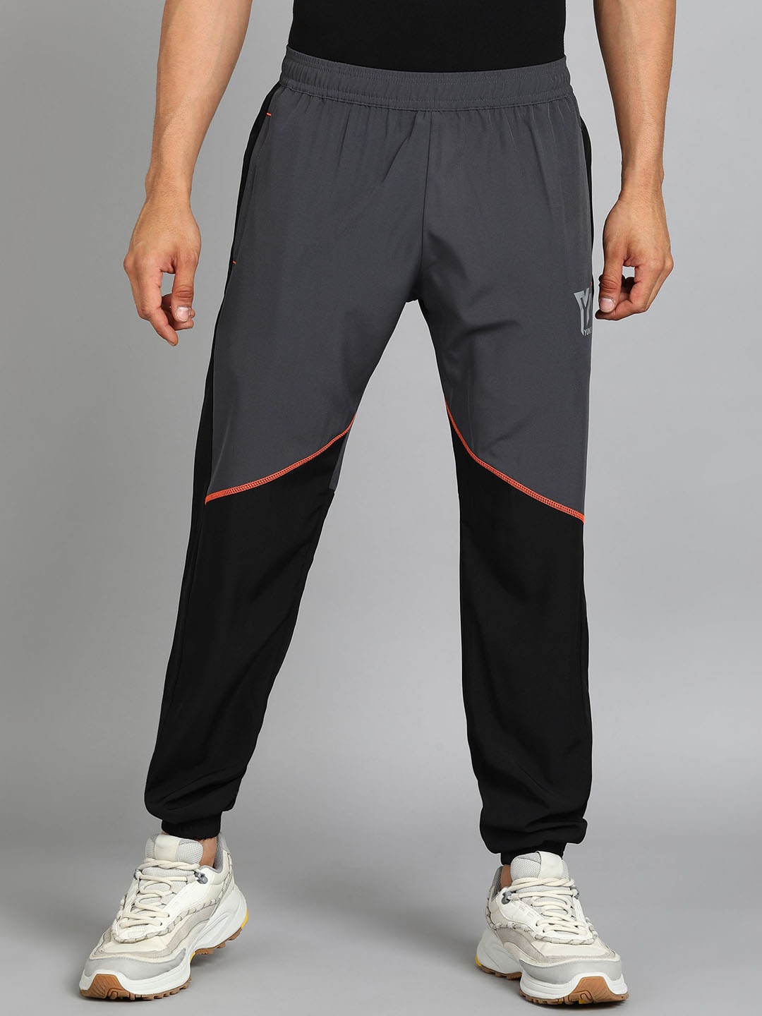 

YUNEK Men Regular Fit Colourblocked Mid Rise Joggers, Black