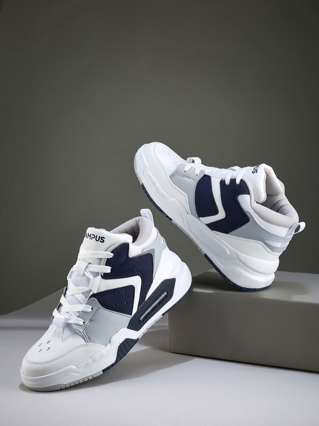 

Campus OG-37 Men Colourblocked Sneakers, White