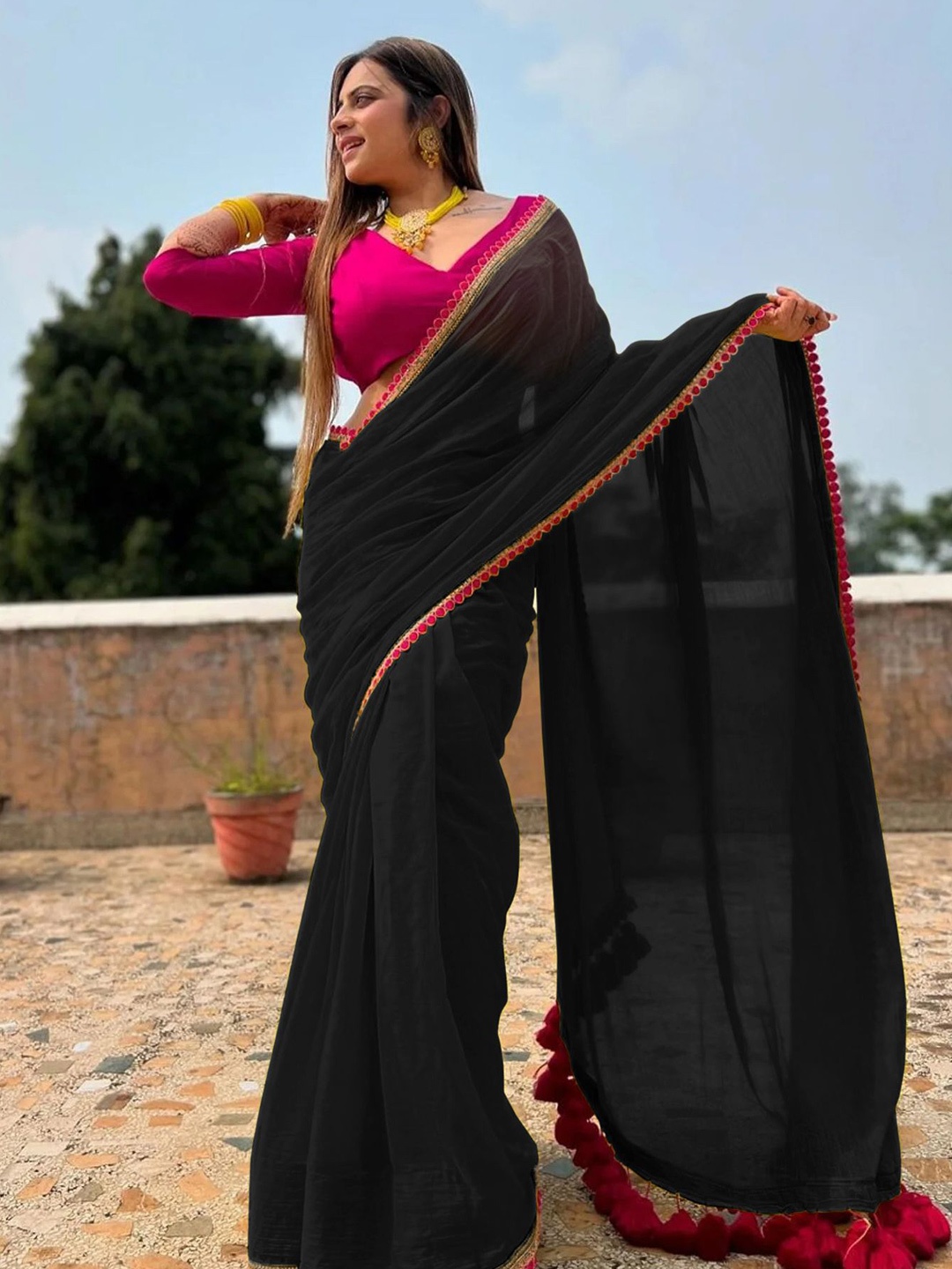 

SWADESI STUFF Embellished Zari Pure Georgette Designer Saree, Black
