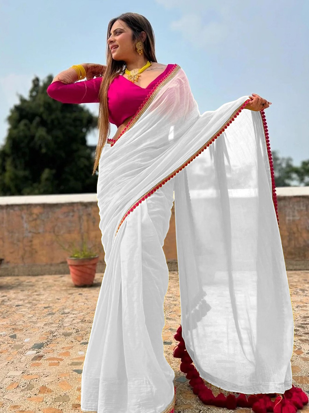 

SWADESI STUFF Women Pure Georgette Saree, White