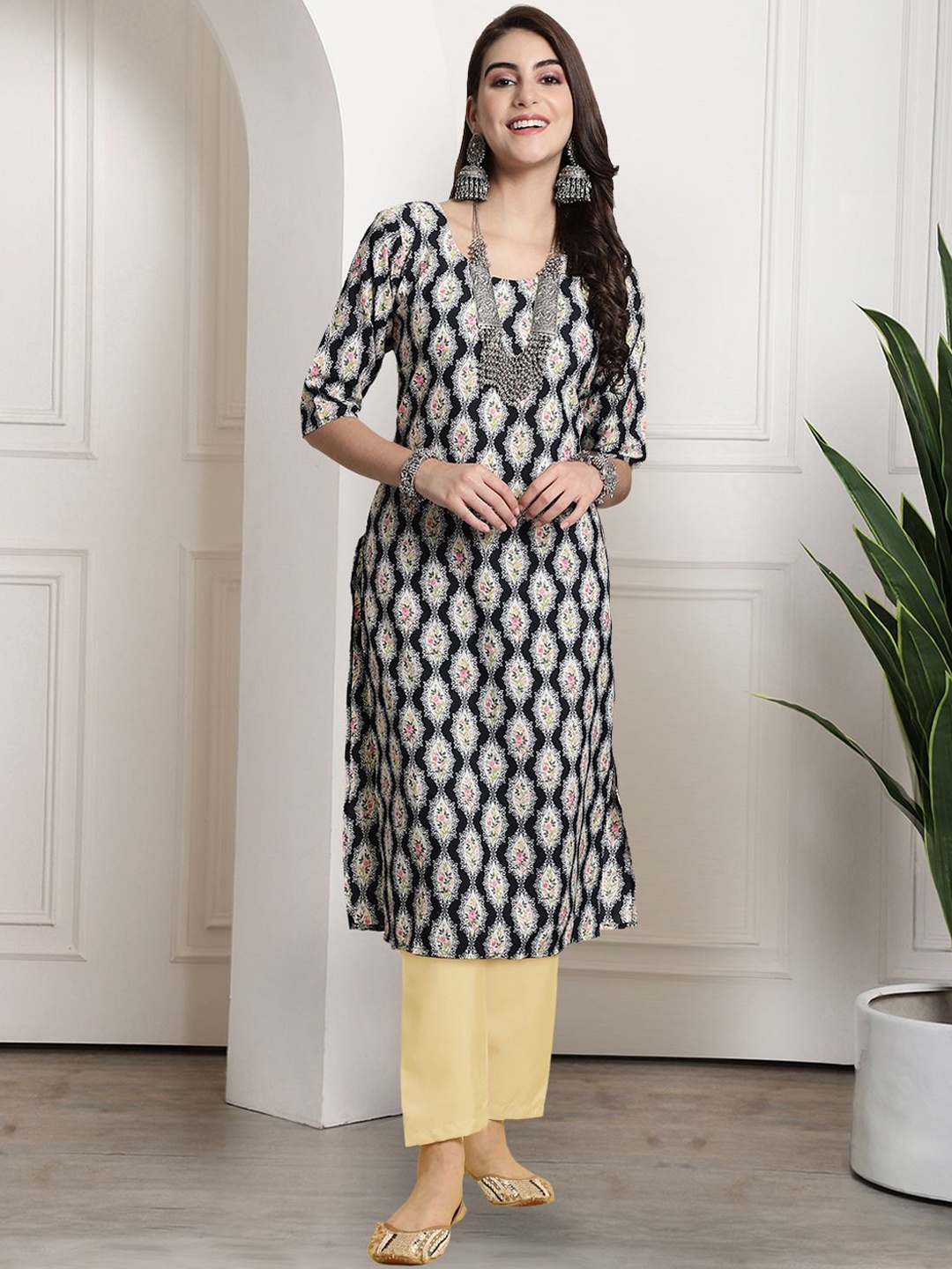 

7Threads Ethnic Motifs Printed Round Neck Kurta With Trousers, Black