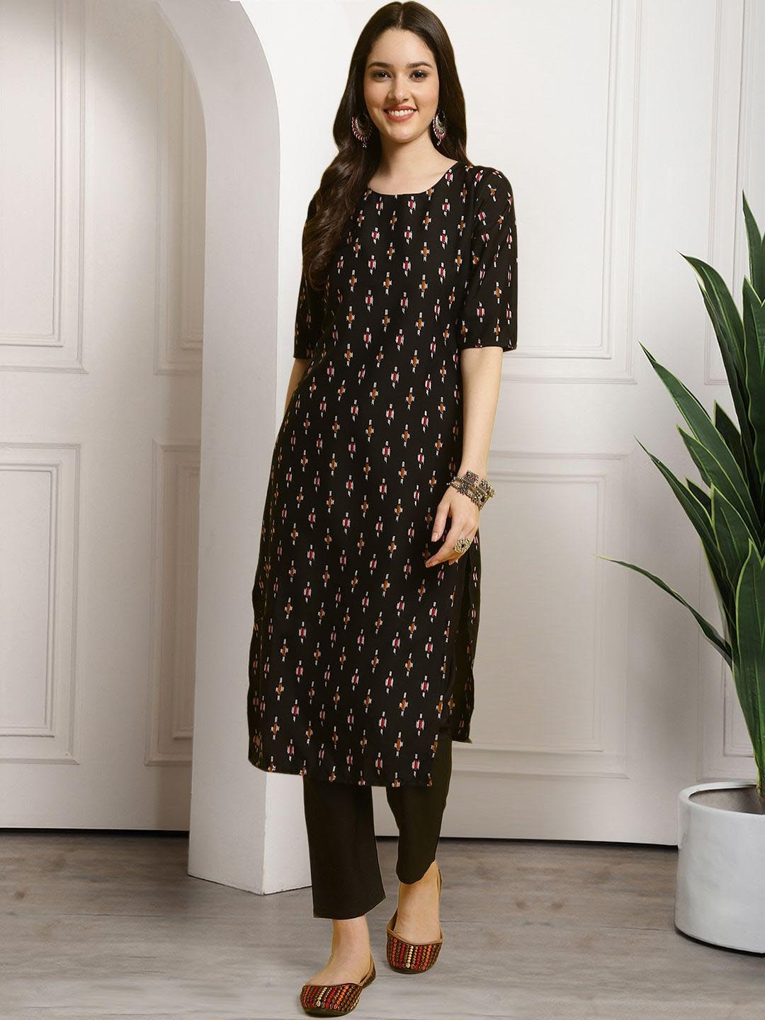 

7Threads Geometric Printed Round Neck Kurta With Trousers, Black