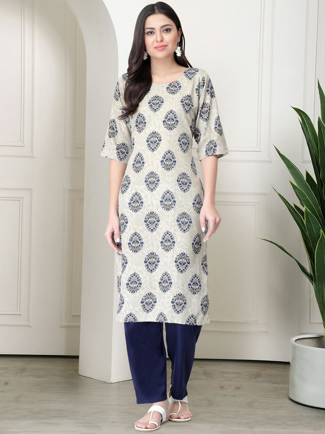 

7Threads Ethnic Motifs Printed Round Neck Kurta With Trousers, Blue
