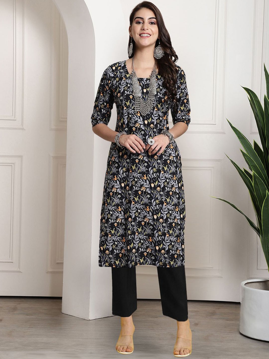 

7Threads Floral Printed Round Neck Kurta With Trousers, Black