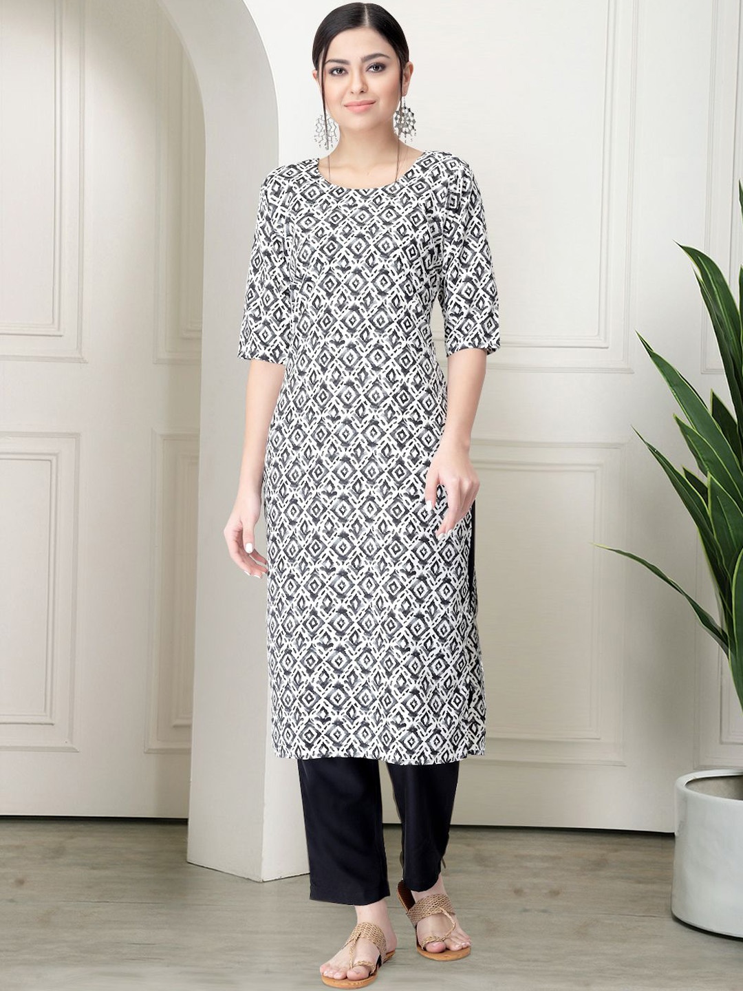 

7Threads Geometric Printed Round Neck Kurta With Trousers, Black