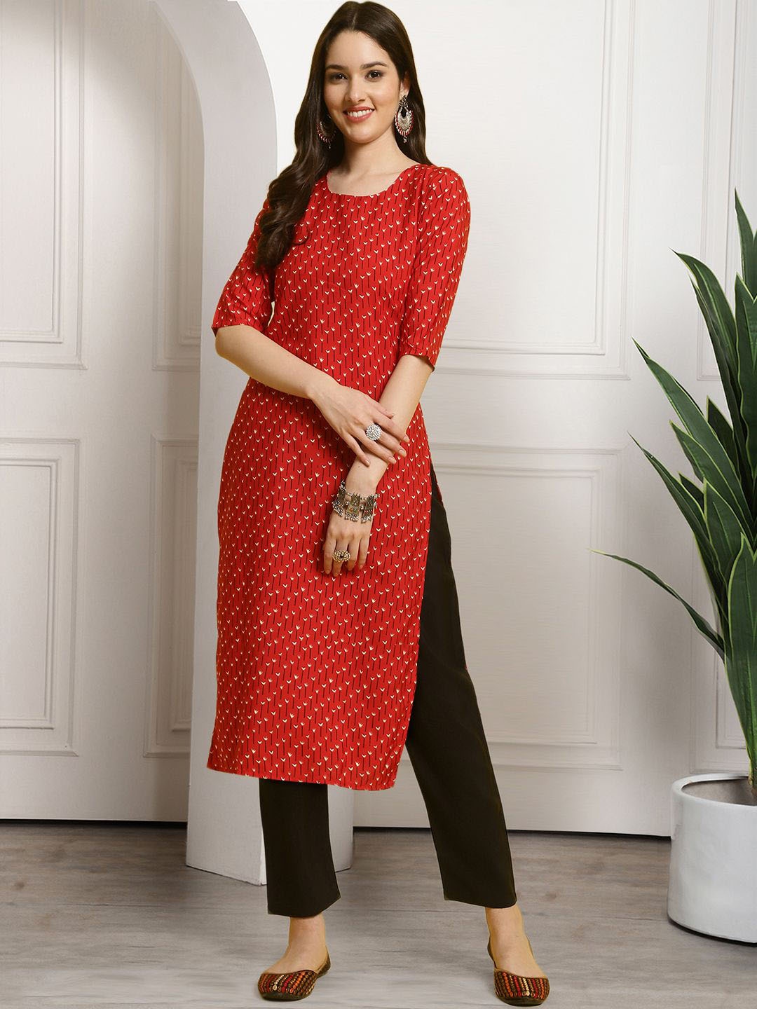 

7Threads Floral Printed Round Neck Kurta With Trousers, Red