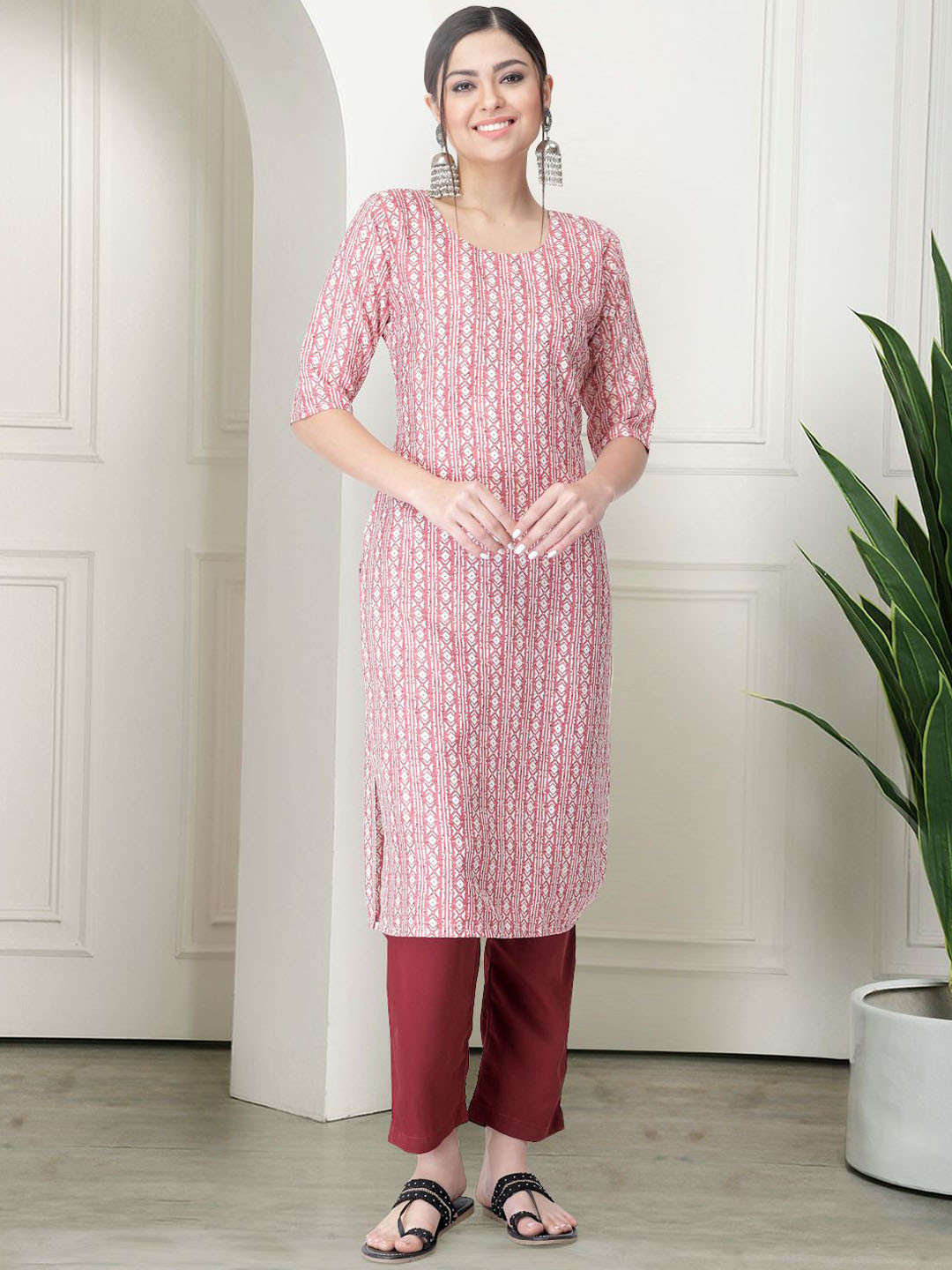 

7Threads Geometric Printed Round Neck Kurta With Trousers, Peach