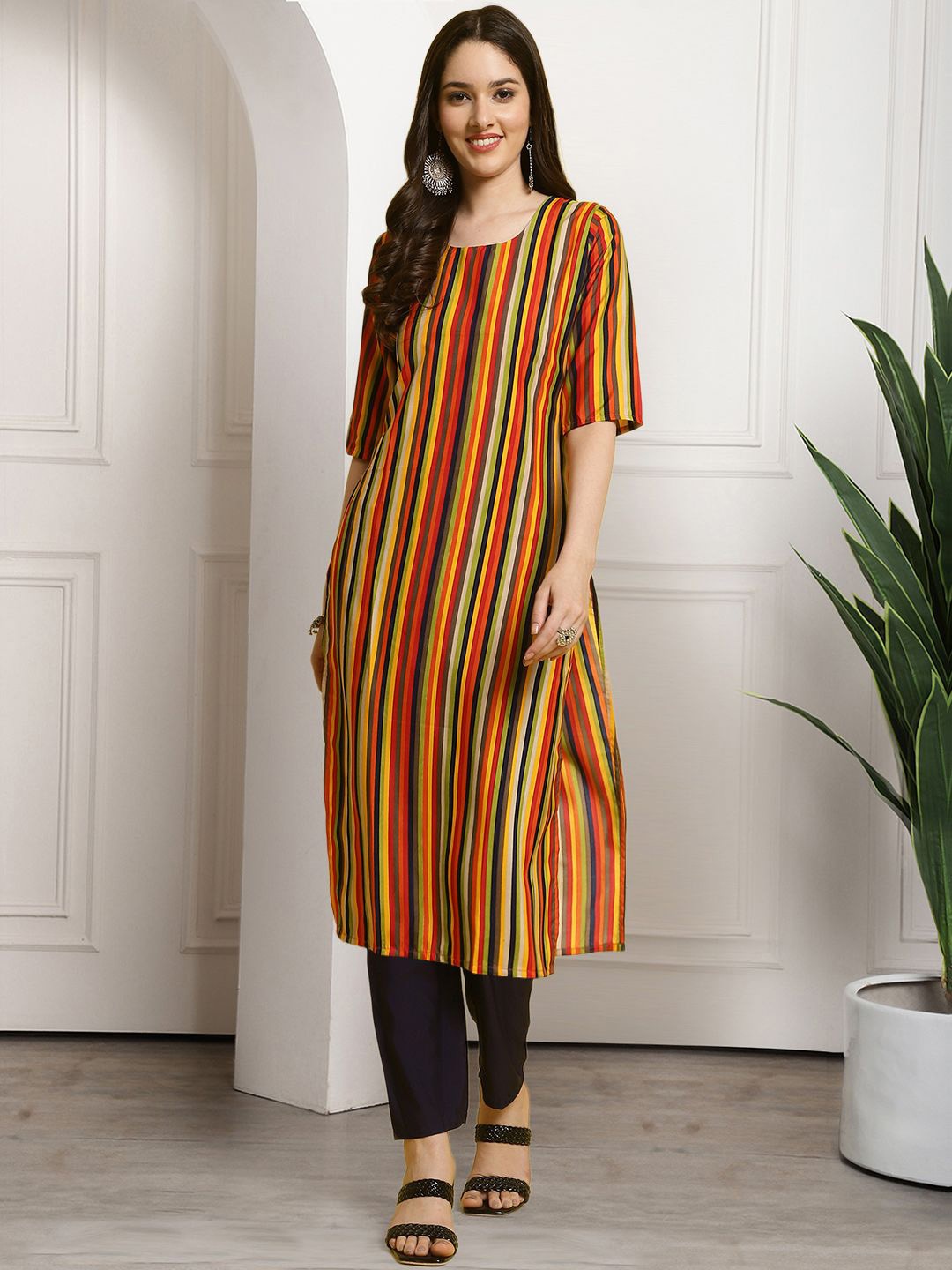 

7Threads Geometric Printed Round Neck Kurta With Trousers, Yellow