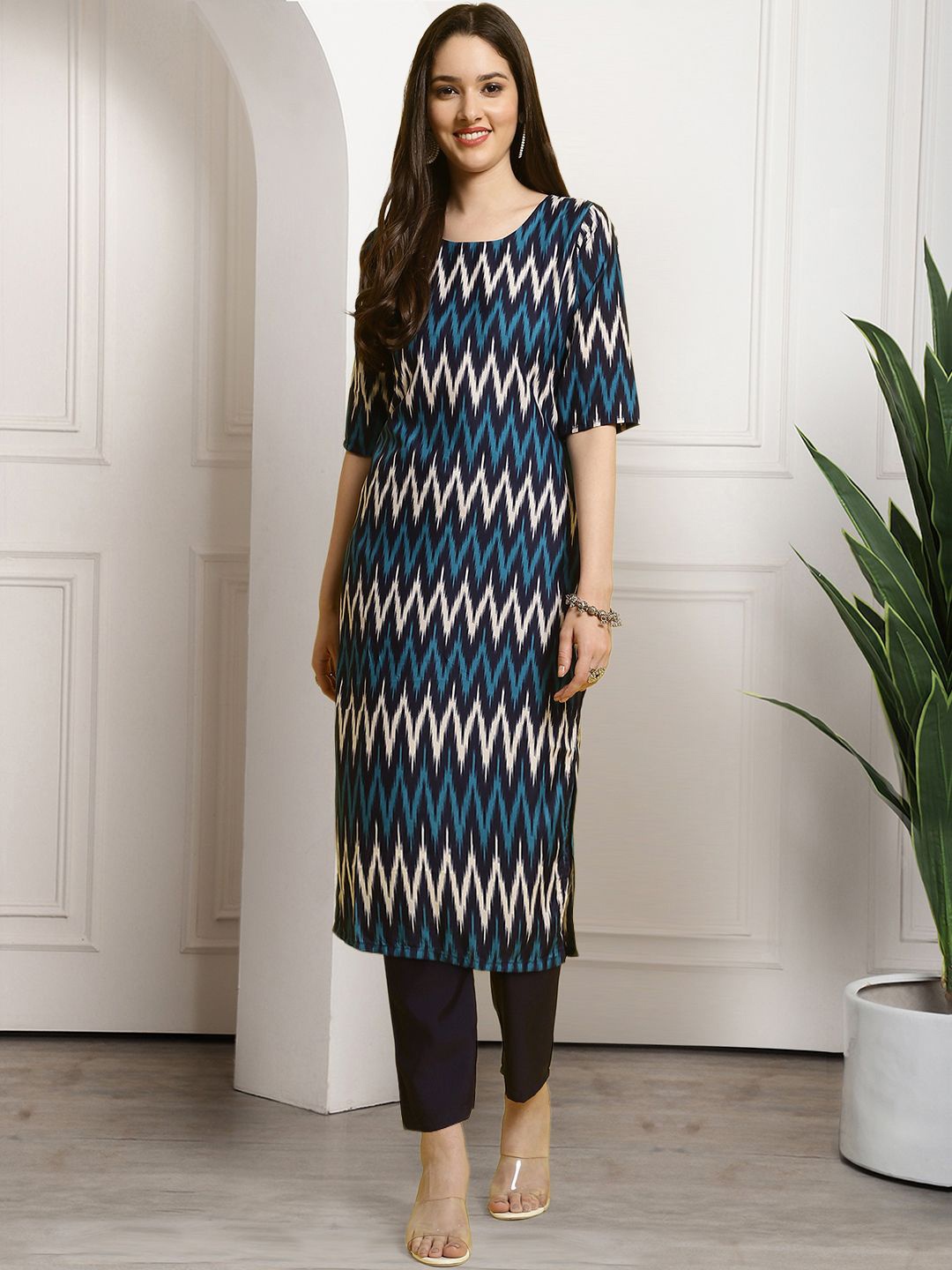 

7Threads Chevron Printed Round Neck Kurta With Trousers, Black