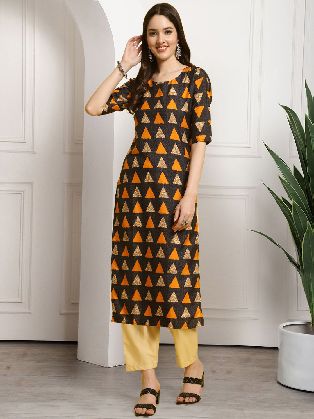 

7Threads Geometric Printed Round Neck Kurta With Trousers, Black