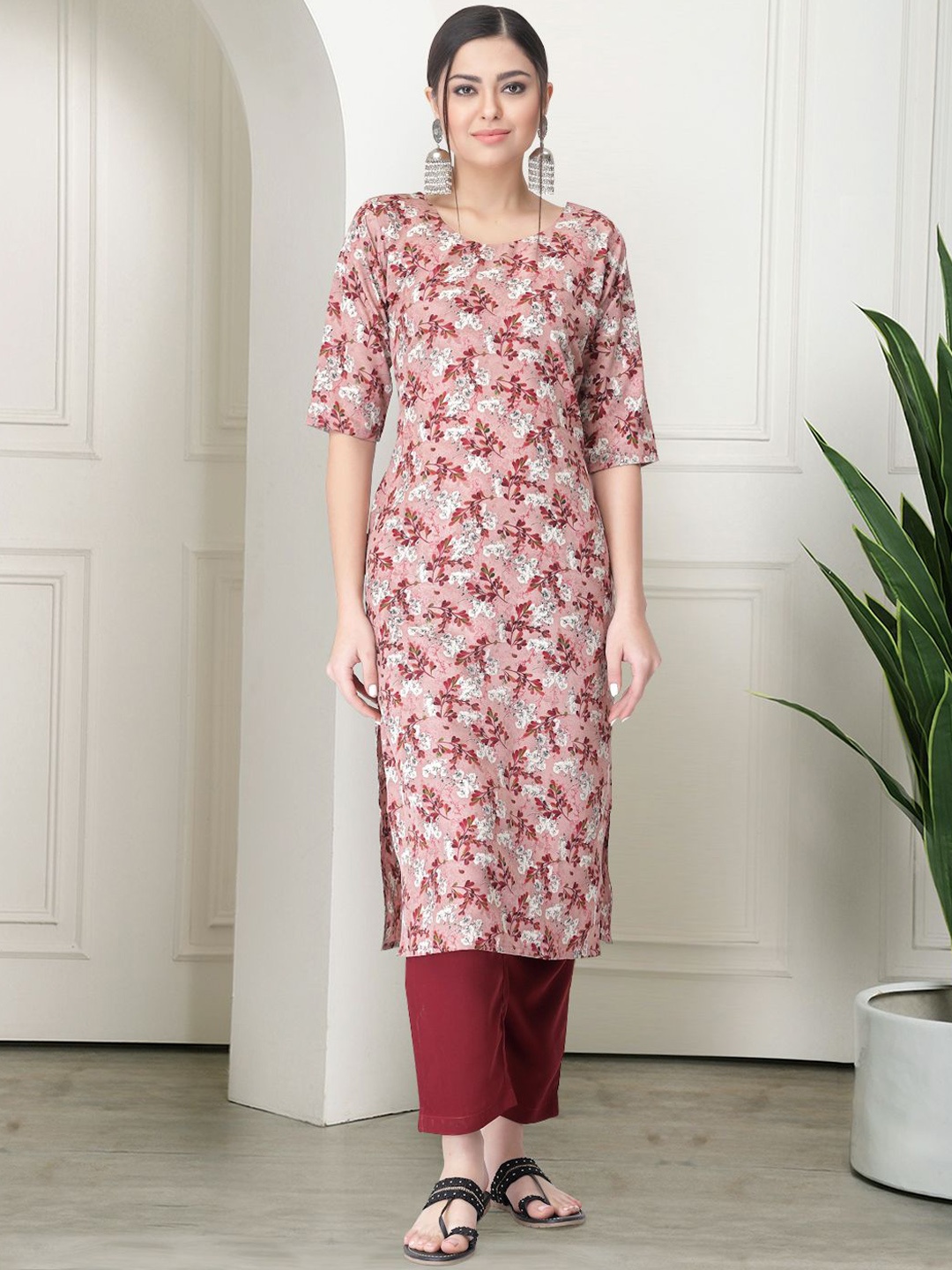 

7Threads Floral Printed Round Neck Kurta With Trousers, Peach