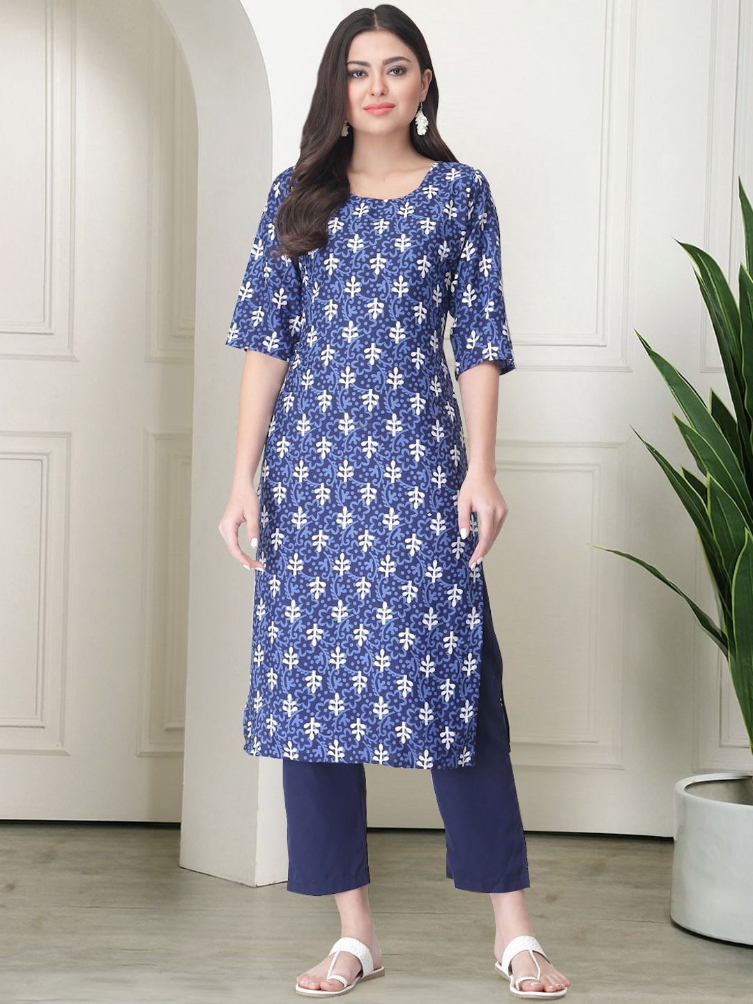 

7Threads Ethnic Motifs Printed Round Neck Kurta With Trousers, Blue