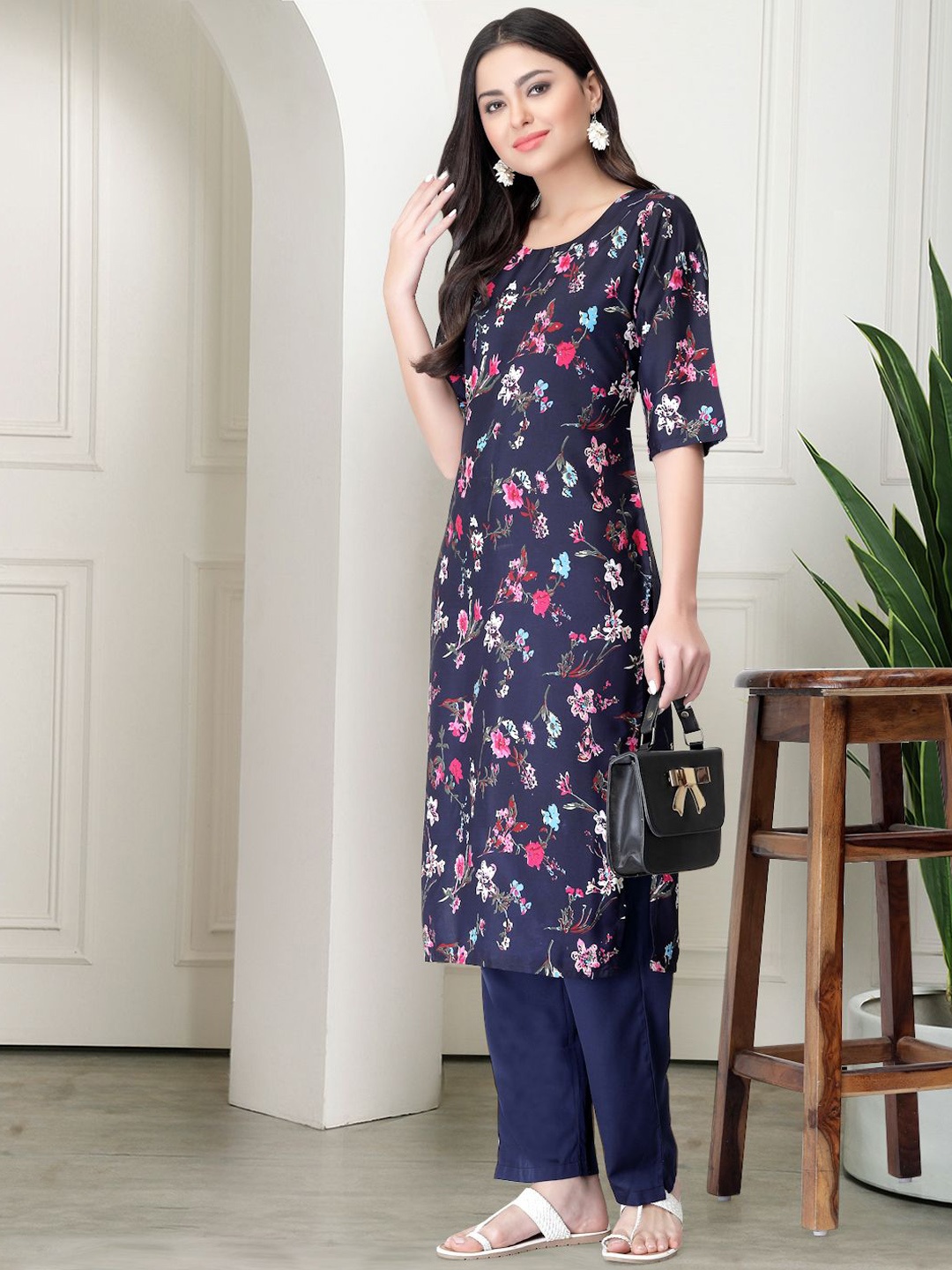 

7Threads Floral Printed Round Neck Kurta With Trousers, Navy blue