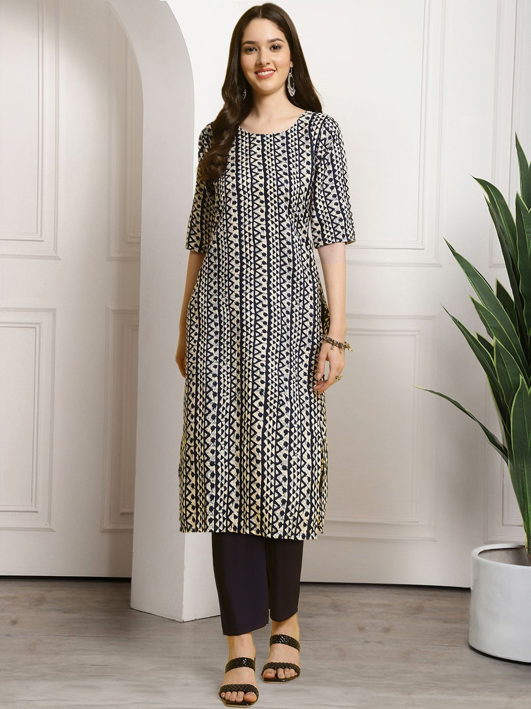 

7Threads Geometric Printed Round Neck Kurta With Trousers, White