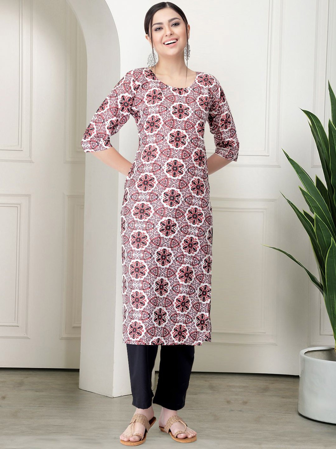 

7Threads Floral Printed Round Neck Kurta With Trousers, Red