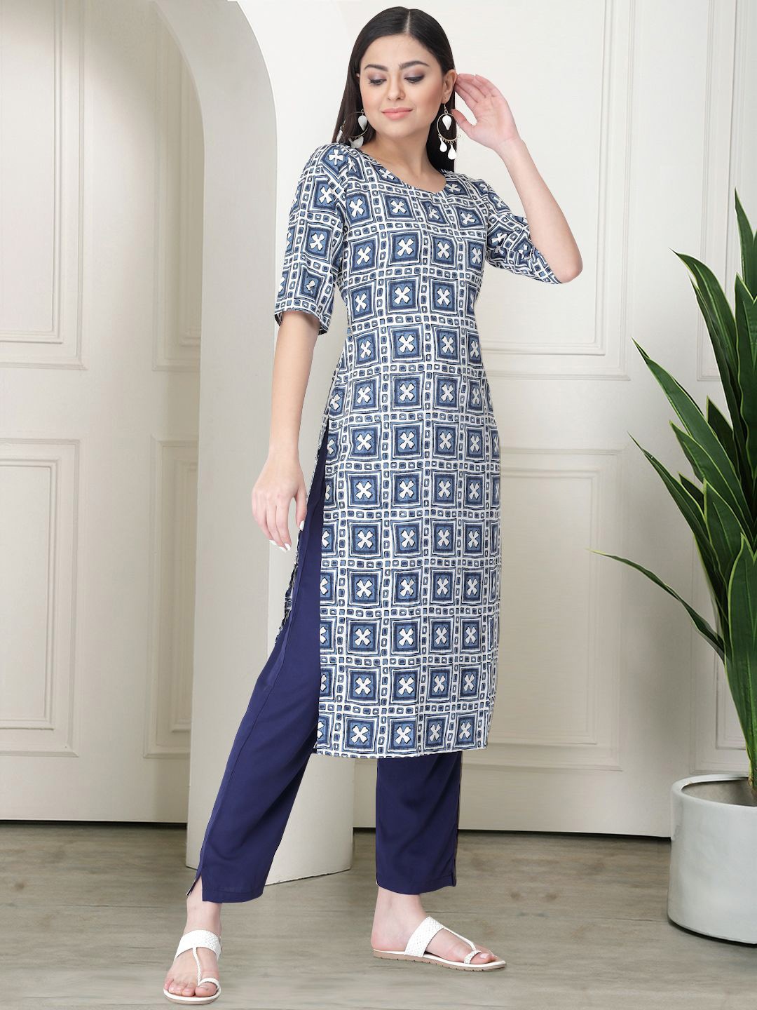 

7Threads Ethnic Motifs Printed Round Neck Kurta With Trousers, Blue