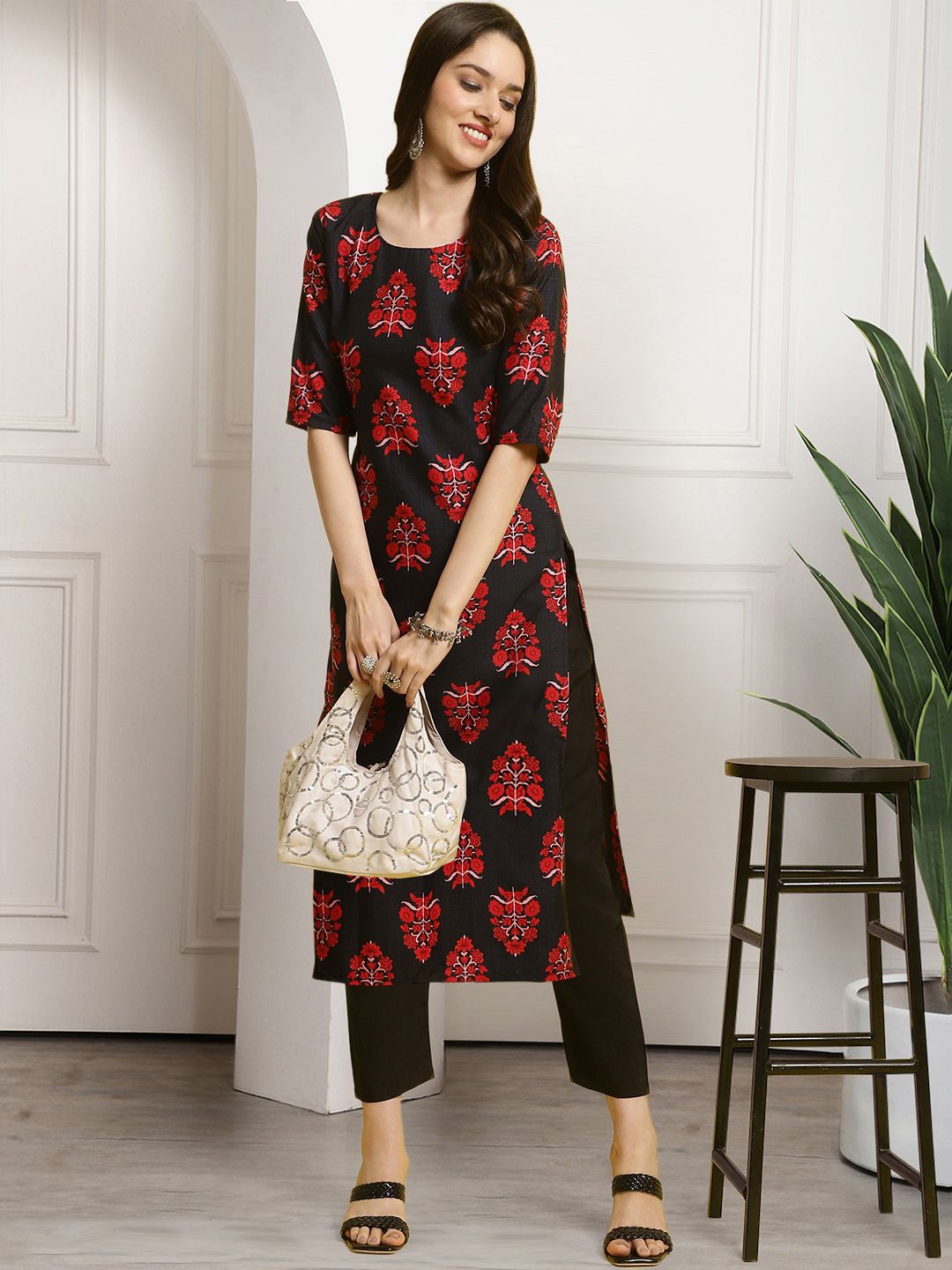 

7Threads Floral Printed Round Neck Kurta With Trousers, Navy blue